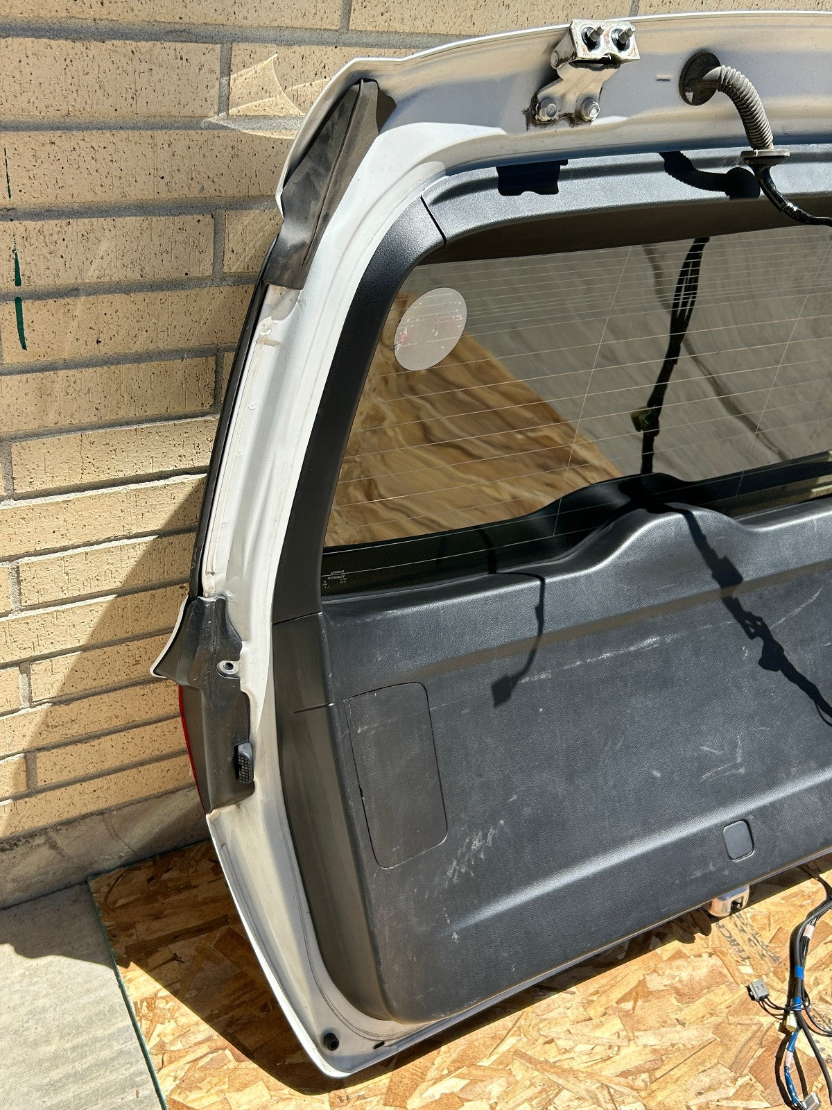 10-14 Subaru Outback Liftgate With Camera Complete Satin White Pearl 37J OEM