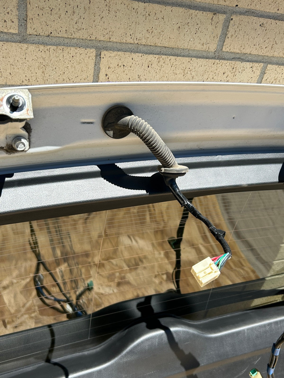 10-14 Subaru Outback Liftgate With Camera Complete Satin White Pearl 37J OEM