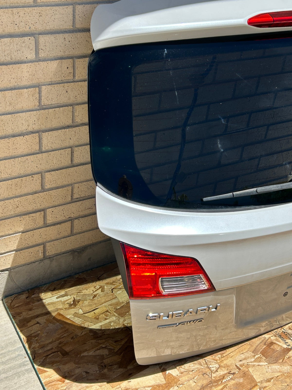 10-14 Subaru Outback Liftgate With Camera Complete Satin White Pearl 37J OEM
