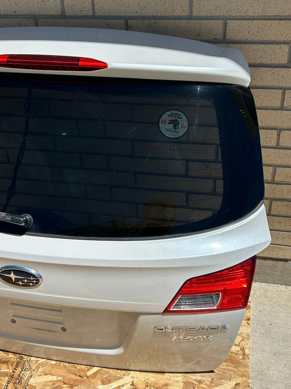 10-14 Subaru Outback Liftgate With Camera Complete Satin White Pearl 37J OEM