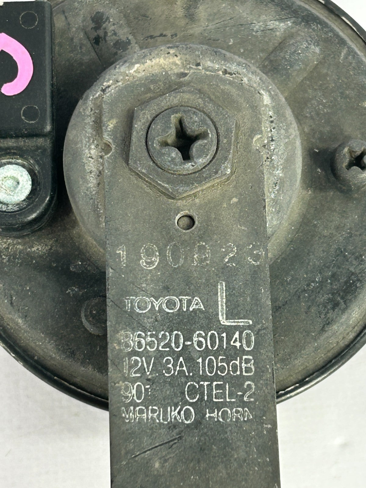 1997-2001 Toyota 4Runner Low Note Pitched Horn Assembly OEM 86520-60140