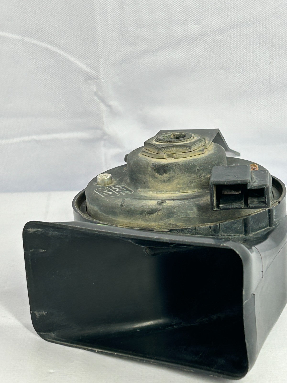 2001-2005 Toyota Sequoia High Pitch Note Tone Horn Assembly OEM 86510-0C020