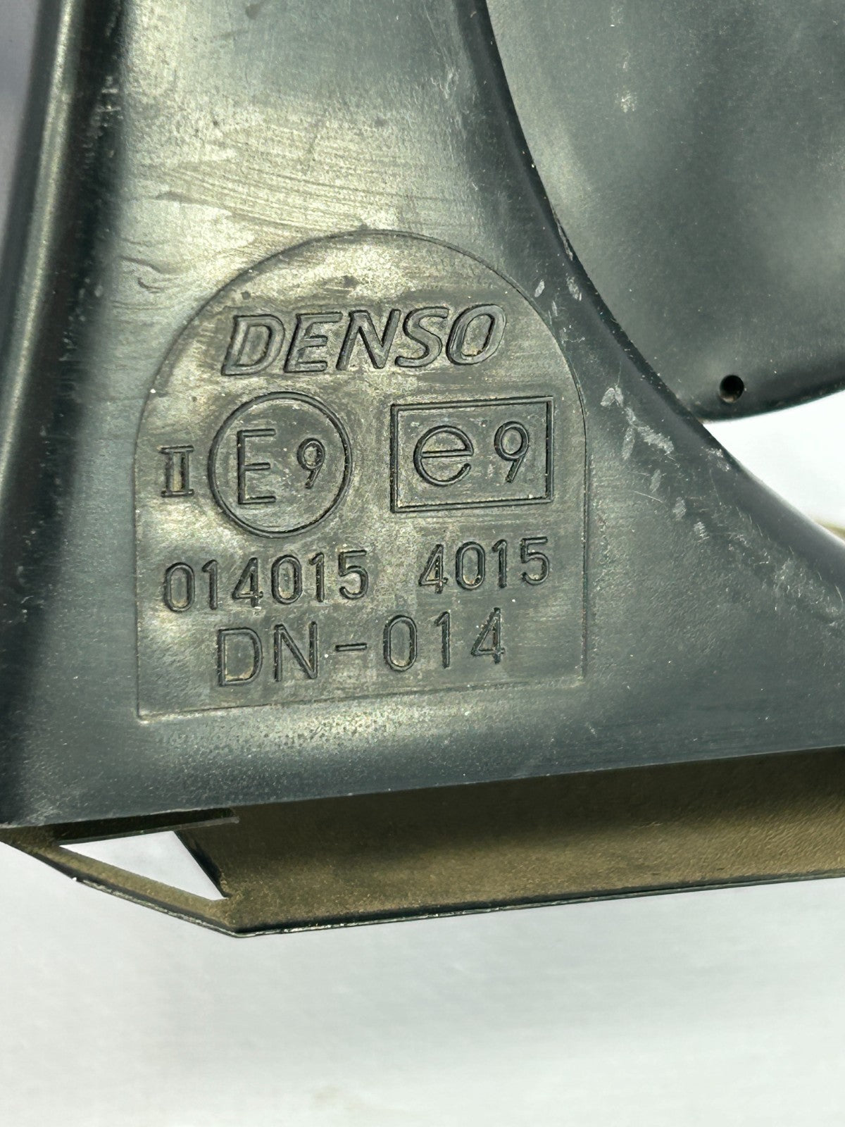 2001-2005 Toyota Sequoia High Pitch Note Horn Assembly OEM 86510-0C020