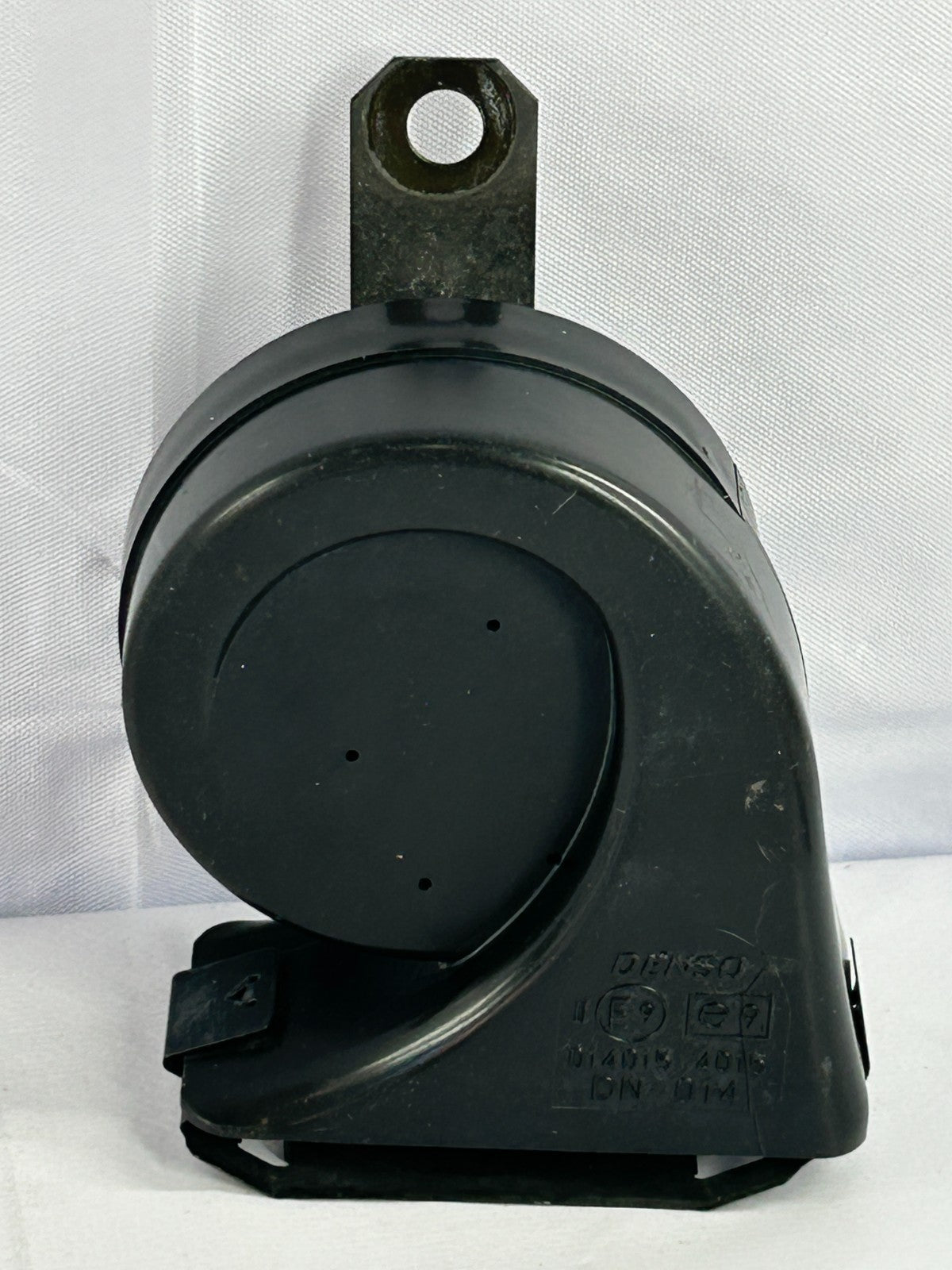 2000-2002 Toyota 4Runner Low Pitch Note Horn Assembly OEM 86520-35130