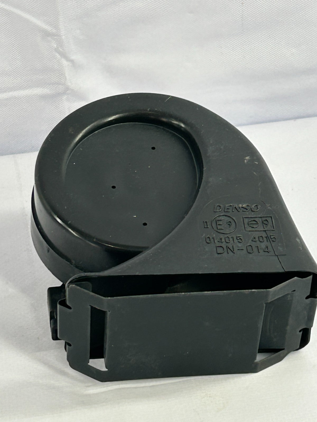 2000-2002 Toyota 4Runner Low Pitch Note Horn Assembly OEM 86520-35130