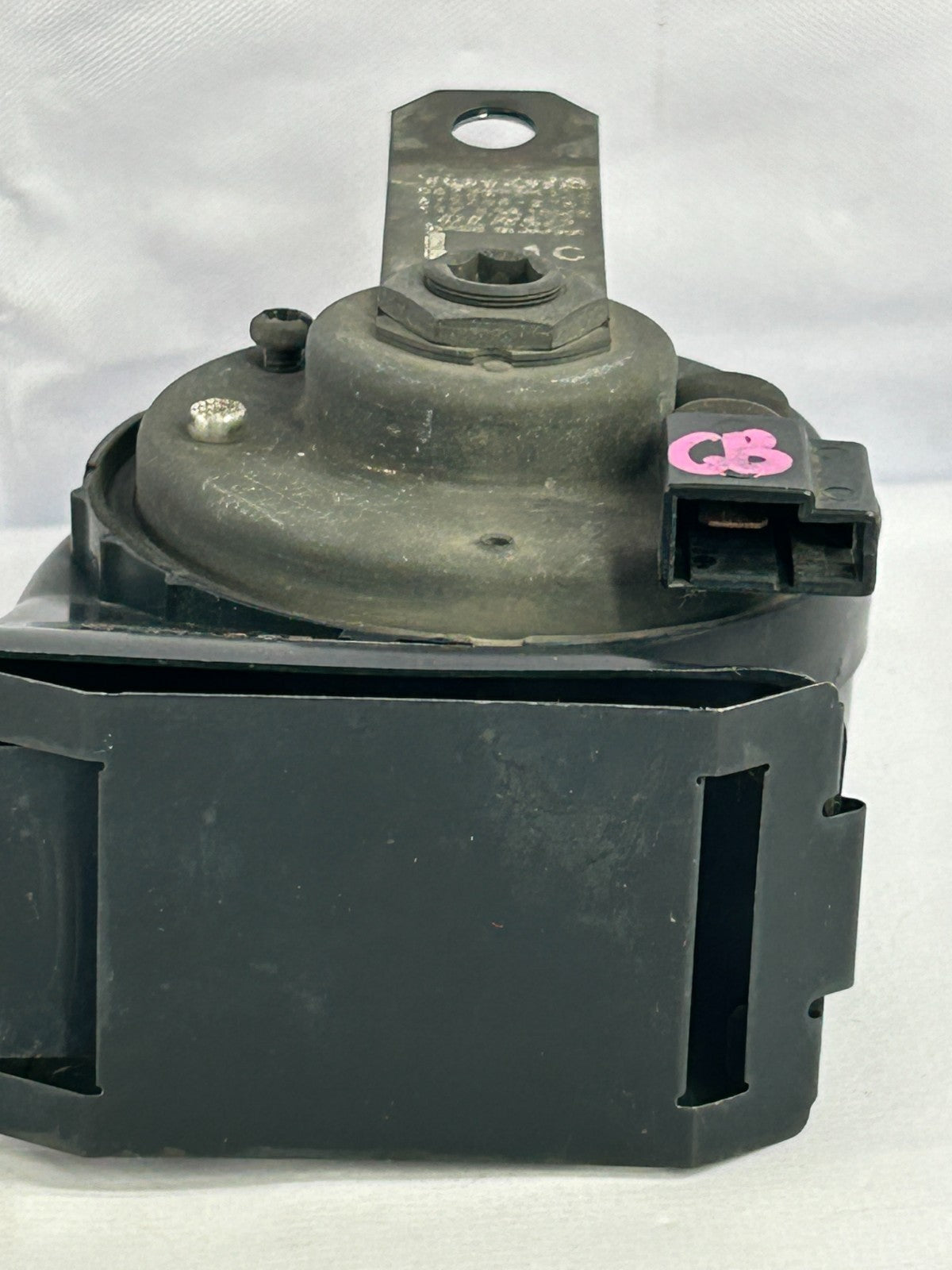 2000-2002 Toyota 4Runner Low Pitch Note Horn Assembly OEM 86520-35130