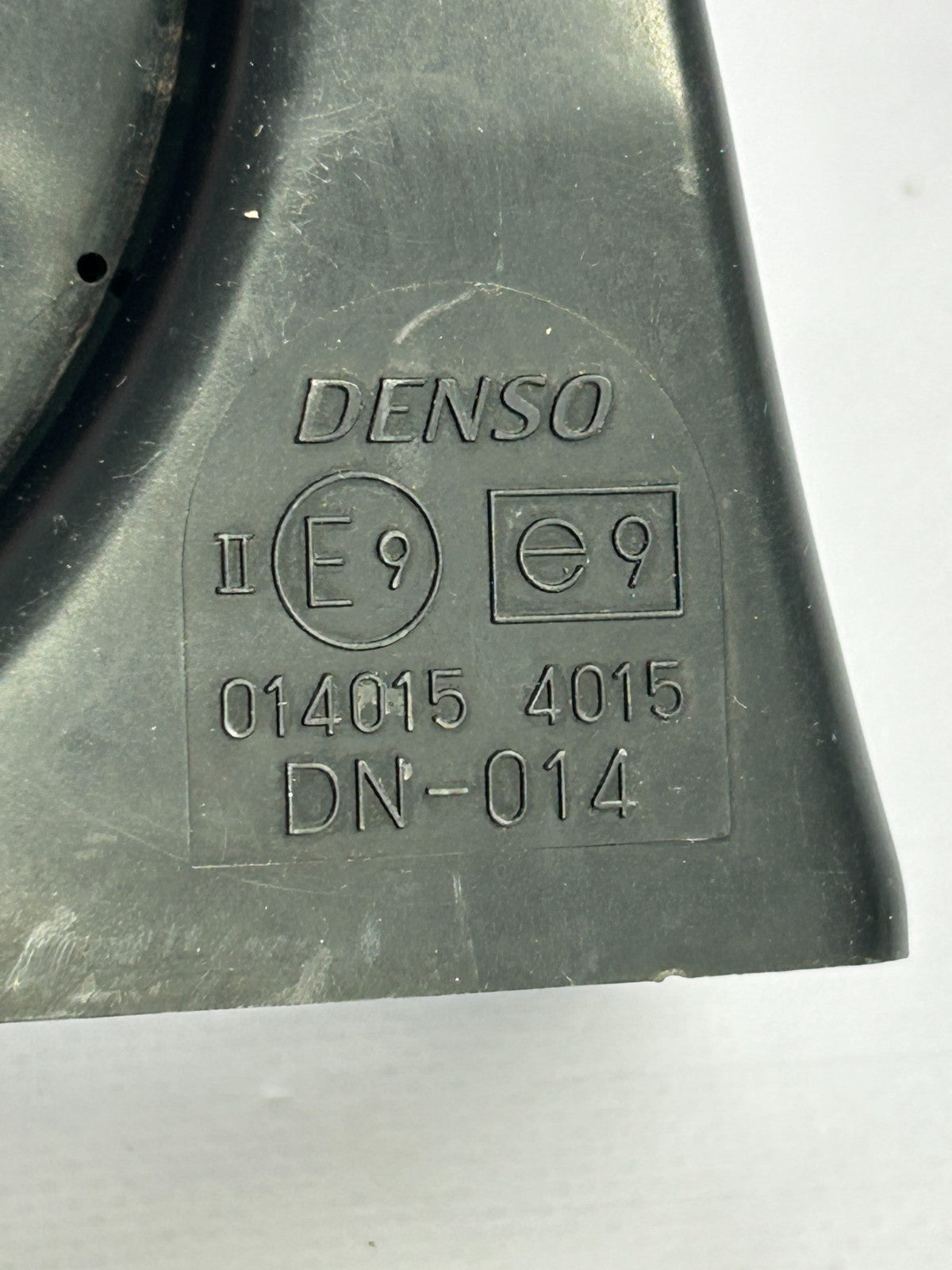 1999-2003 Lexus RX300 OEM Low Pitch Note Horn Alarm Assembly OEM 86520-48010