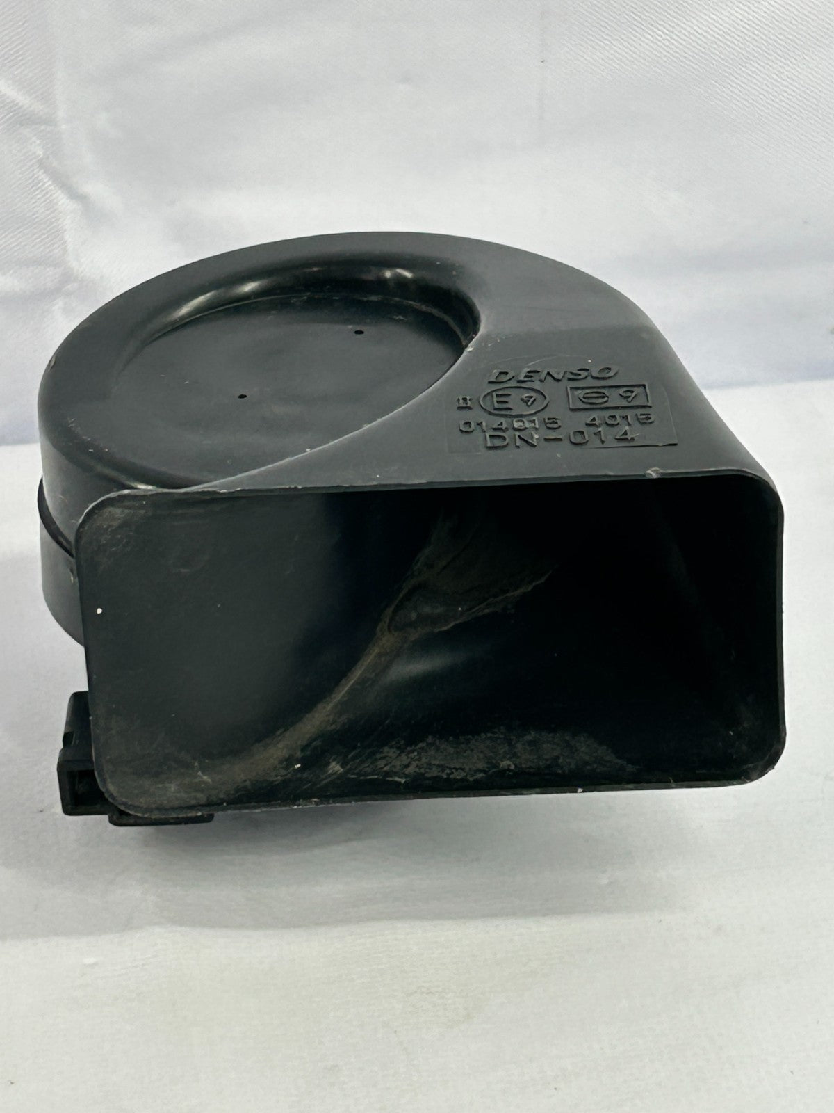 1999-2003 Lexus RX300 OEM Low Pitch Note Horn Alarm Assembly OEM 86520-48010