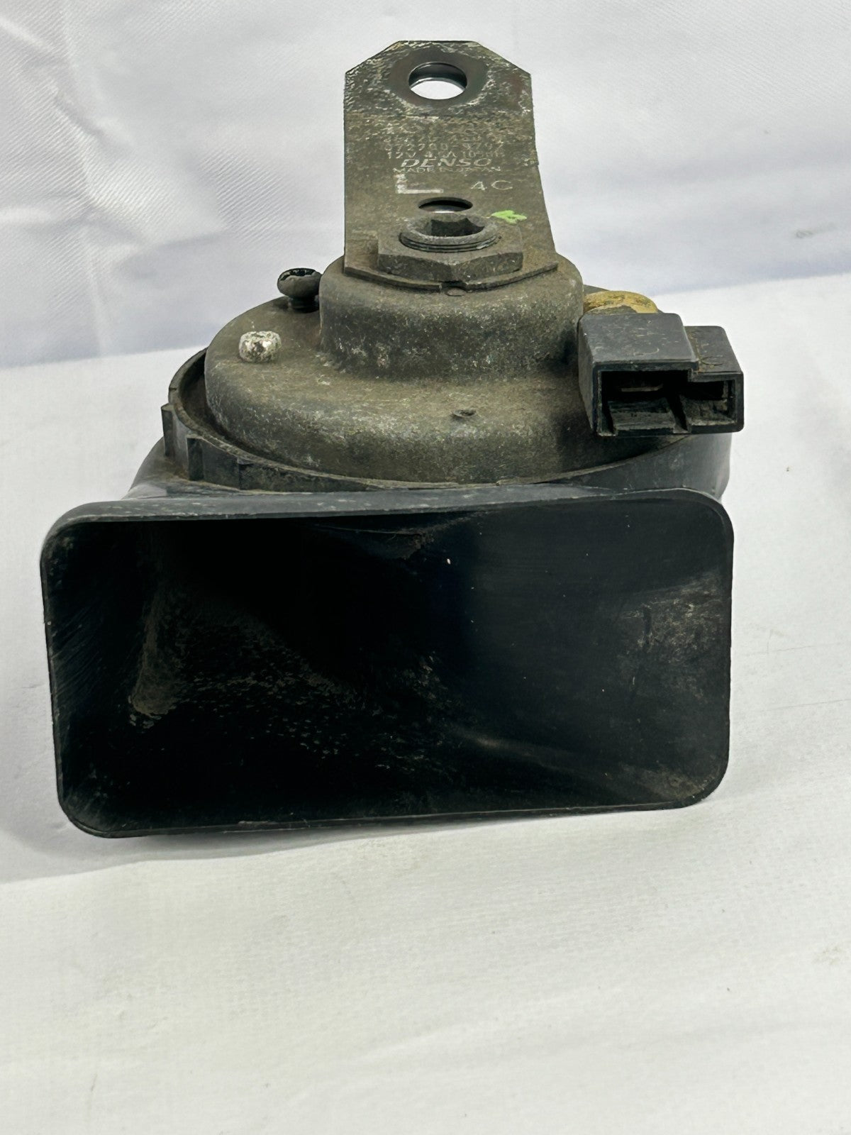 1999-2003 Lexus RX300 OEM Low Pitch Horn Alarm Siren Assembly OEM 86520-48010
