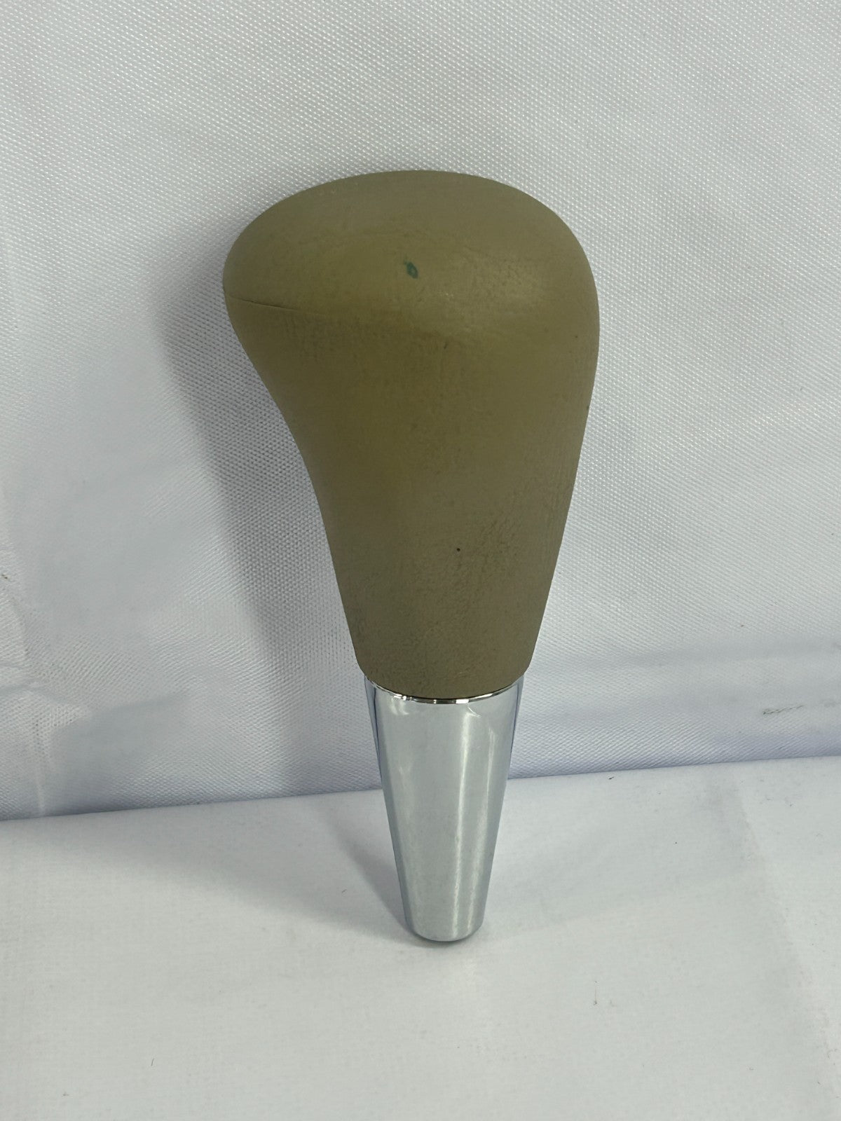 2004-2010 Toyota Sienna Center Gear Shiffter Shift Knob Beige OEM 33504-45010-B0