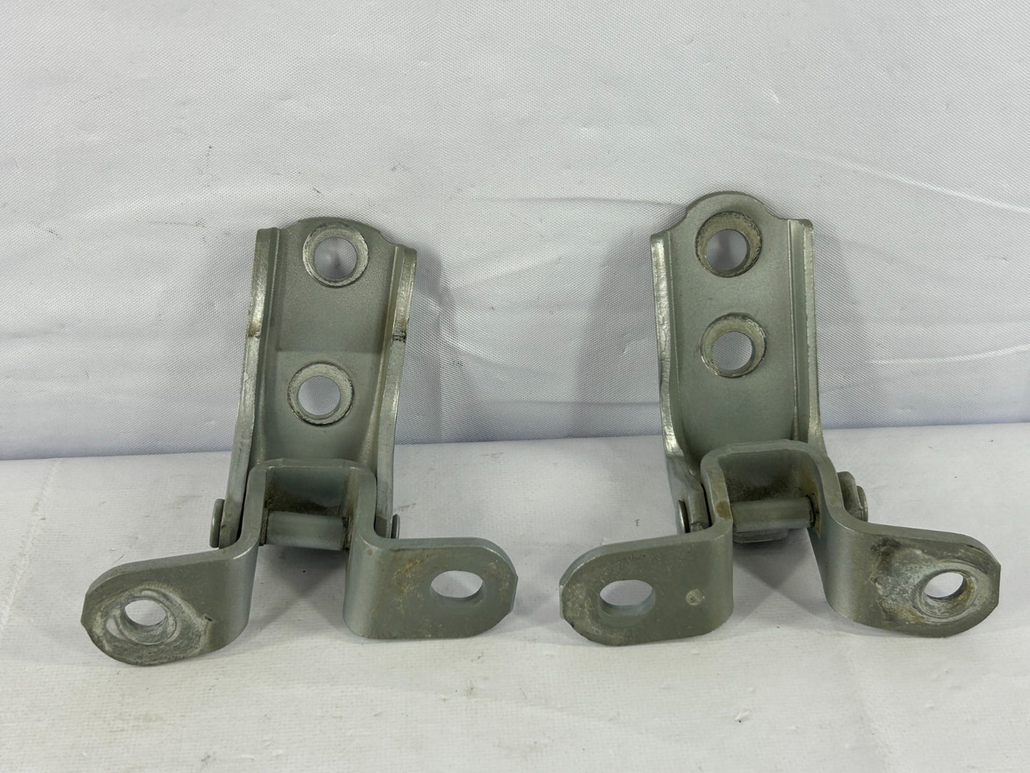 2003-2009 Toyota 4Runner Front Right Passenger Door Hinge Set OEM 68710-35031