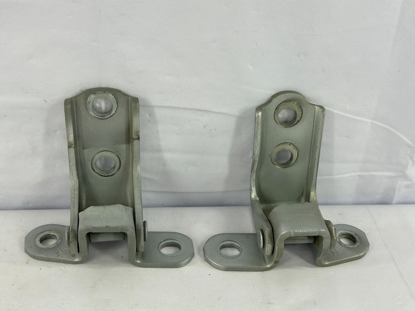 2003-2009 Toyota 4Runner Front Right Passenger Door Hinge Set OEM 68710-35031