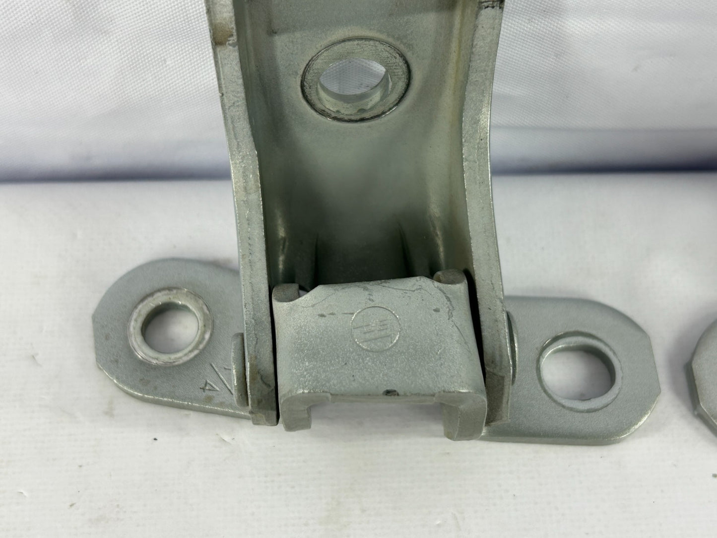 2003-2009 Toyota 4Runner Front Right Passenger Door Hinge Set OEM 68710-35031