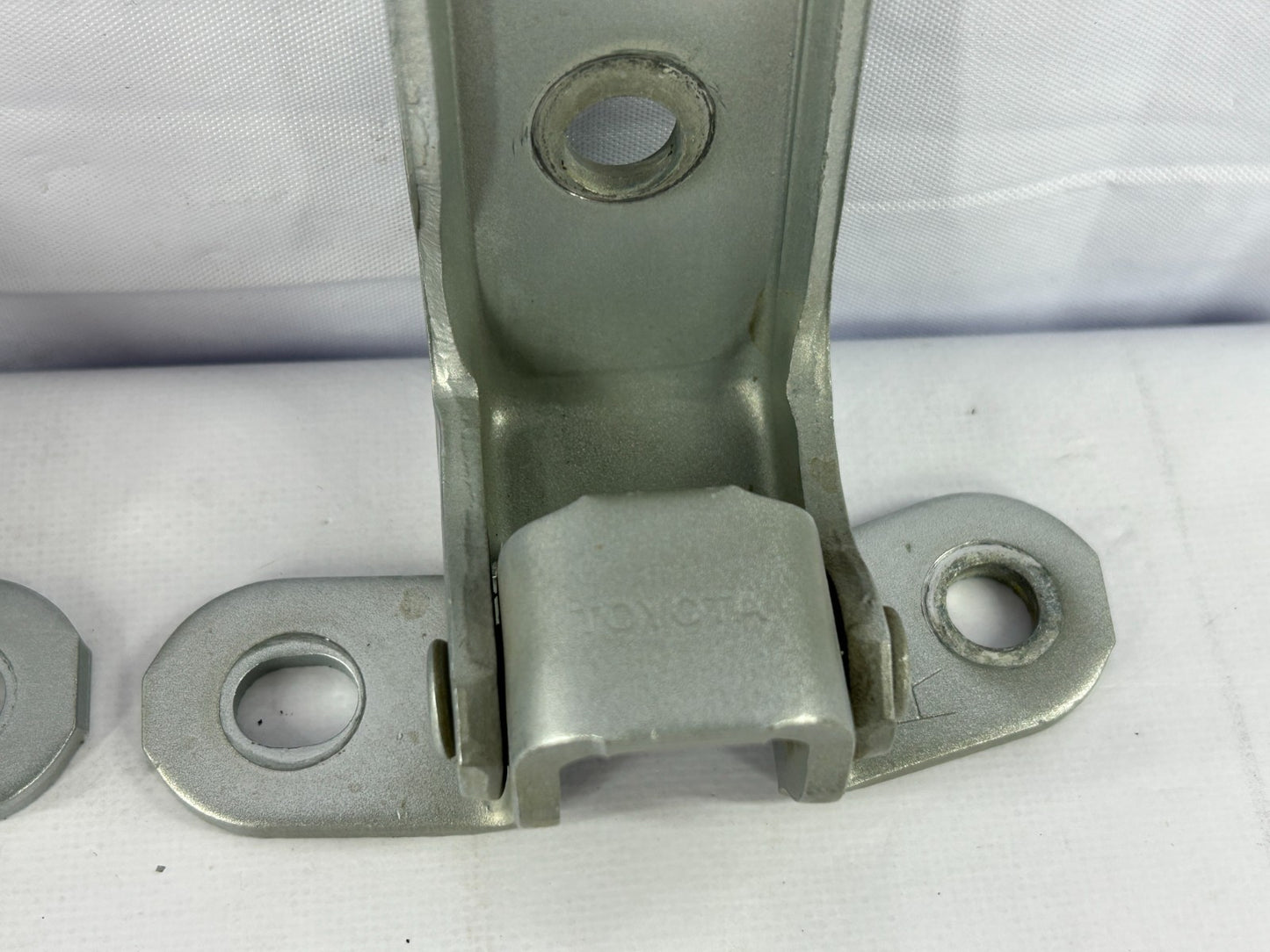 2003-2009 Toyota 4Runner Front Right Passenger Door Hinge Set OEM 68710-35031