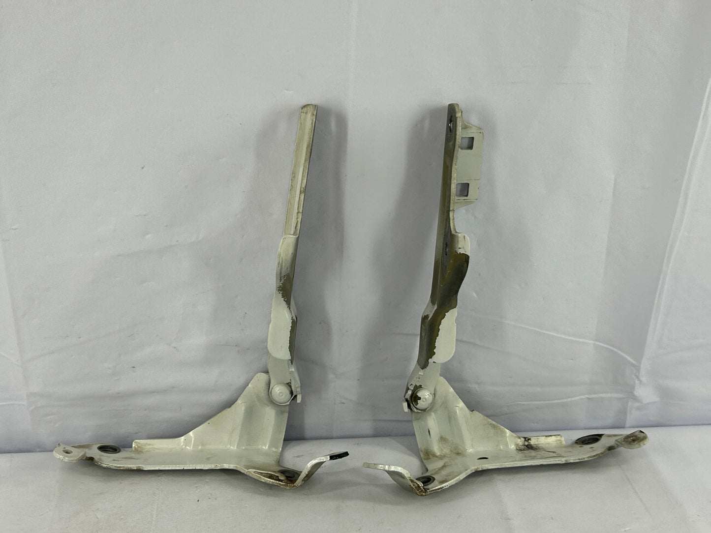 05-09 Subaru Outback Front Left & Right Hood Hinge Set White OEM 57260AG04A9P