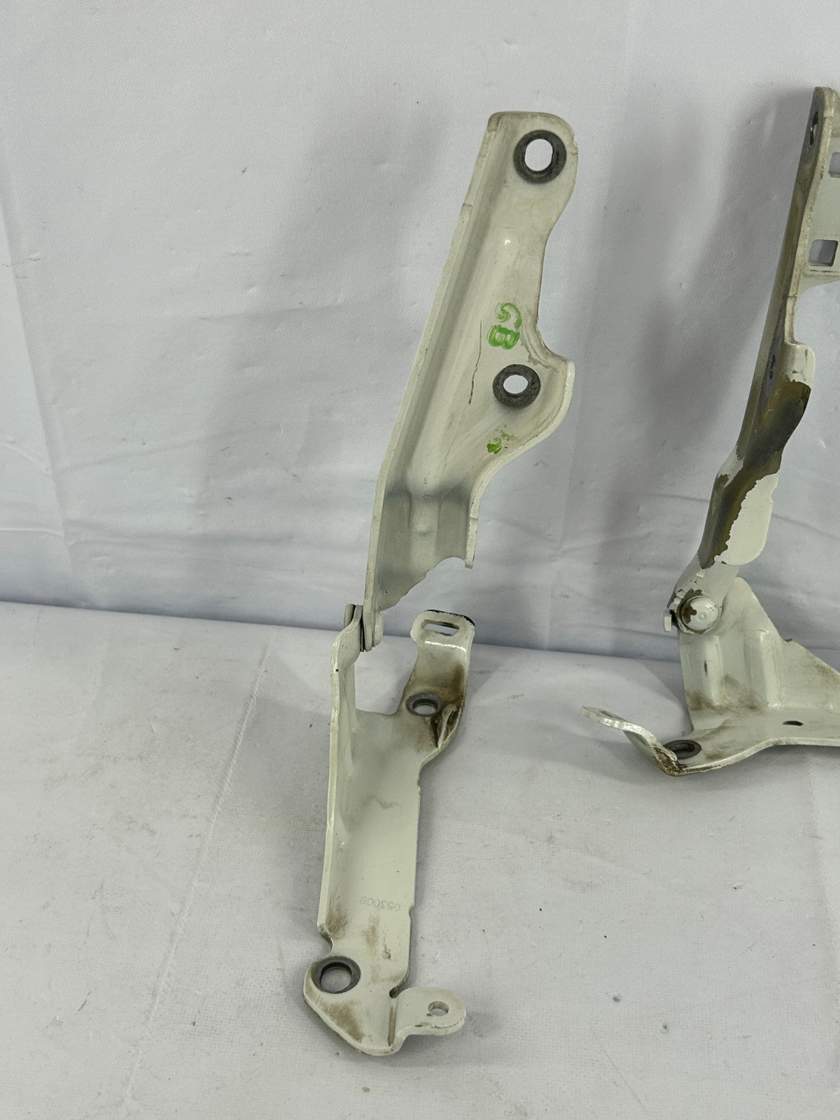 05-09 Subaru Outback Front Left & Right Hood Hinge Set White OEM 57260AG04A9P