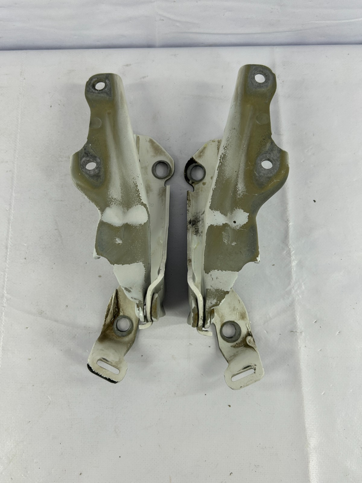 05-09 Subaru Outback Front Left & Right Hood Hinge Set White OEM 57260AG04A9P