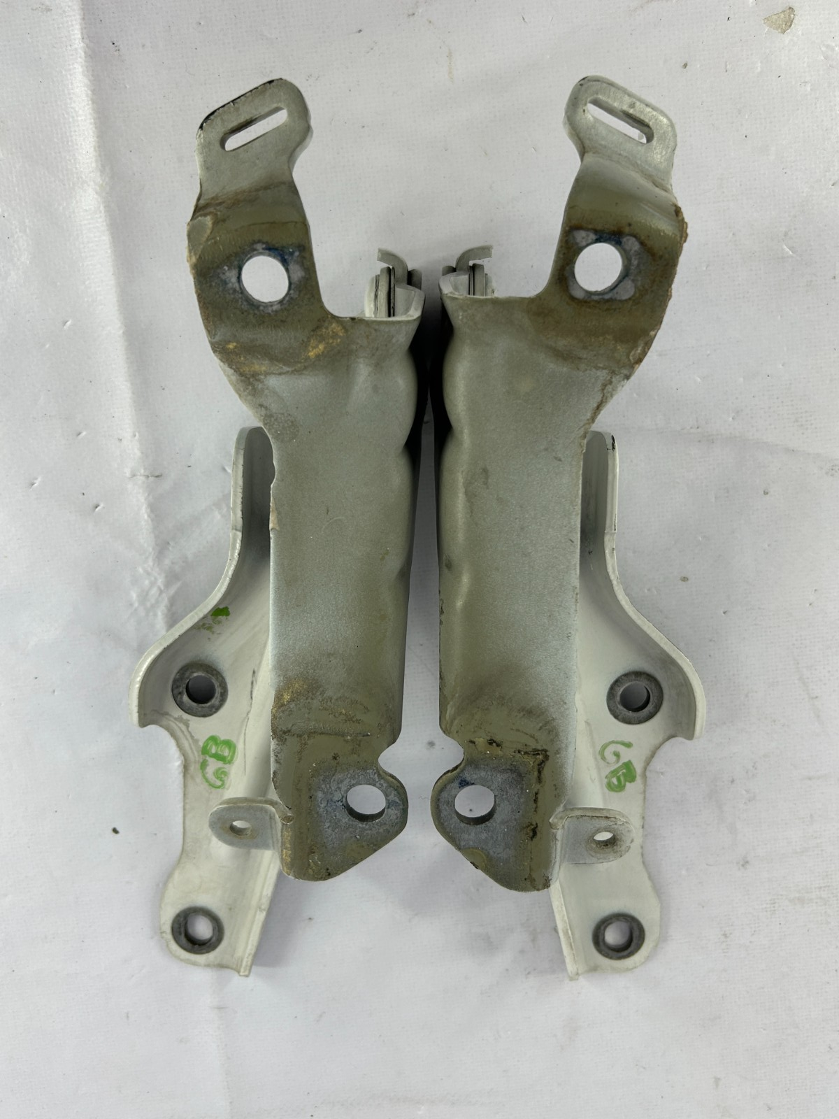 05-09 Subaru Outback Front Left & Right Hood Hinge Set White OEM 57260AG04A9P