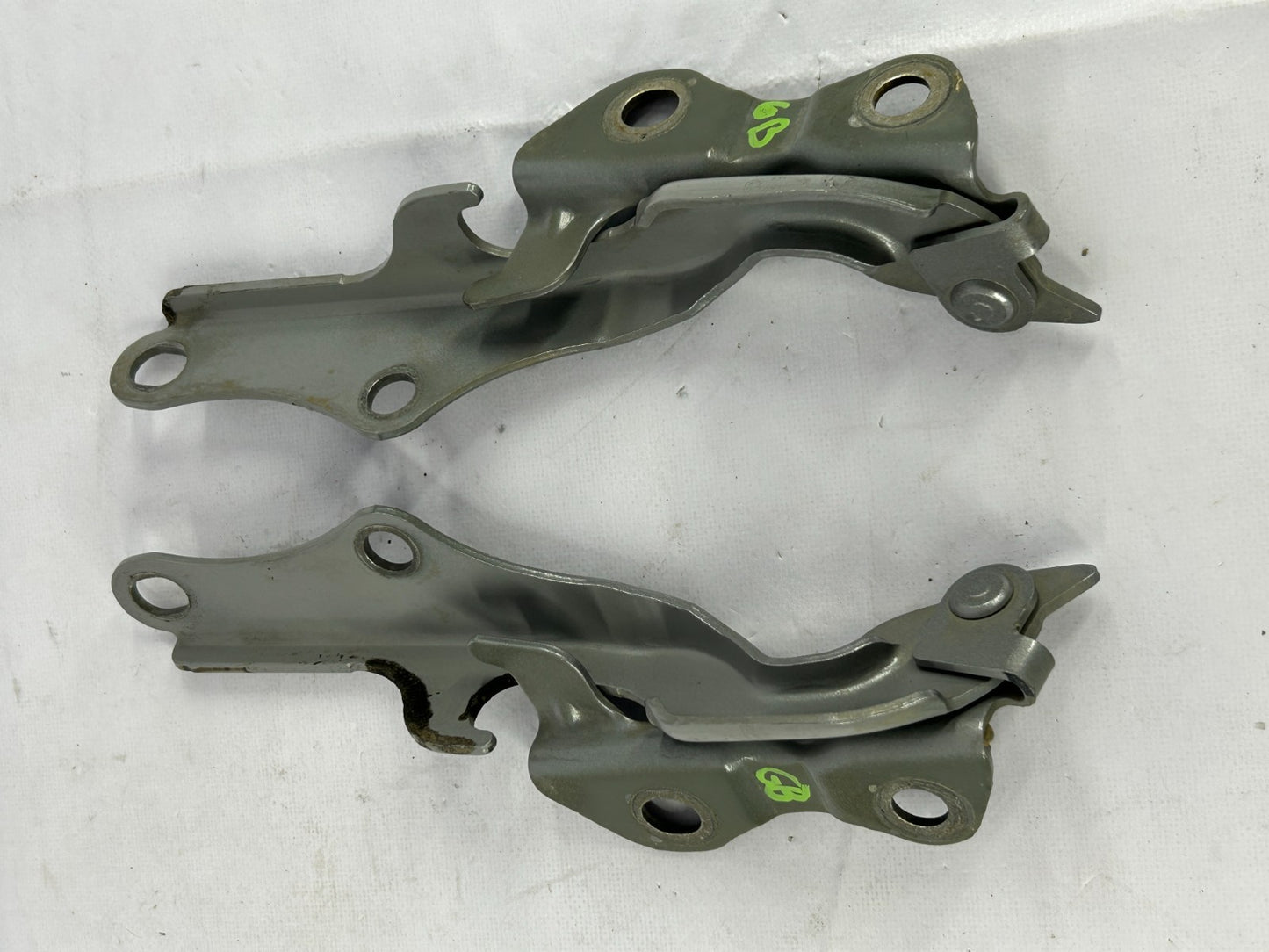 2001-2007 Toyota Sequoia Front Left/Right Hood Hinge Set Gray OEM 53420-0C010