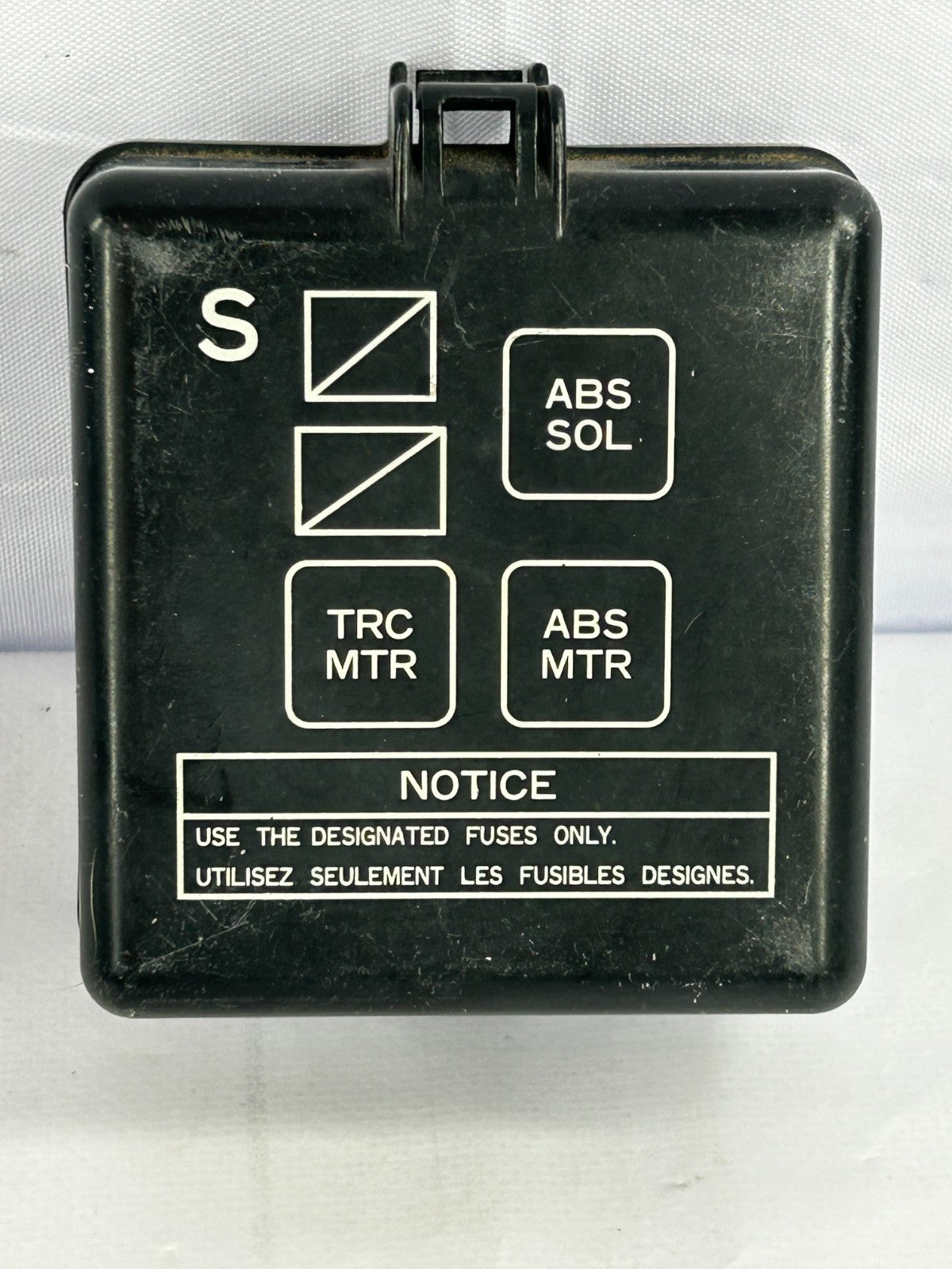 1998-2002 Toyota 4Runner Engine Fuse Relay Box Top Cover Lid OEM 82663-35070