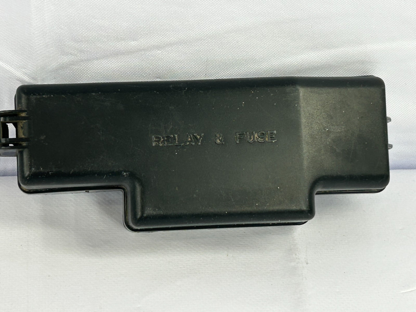 2001-2003 Toyota Sienna CE Relay Junction Fuse Box Cover Upper Lid OEM