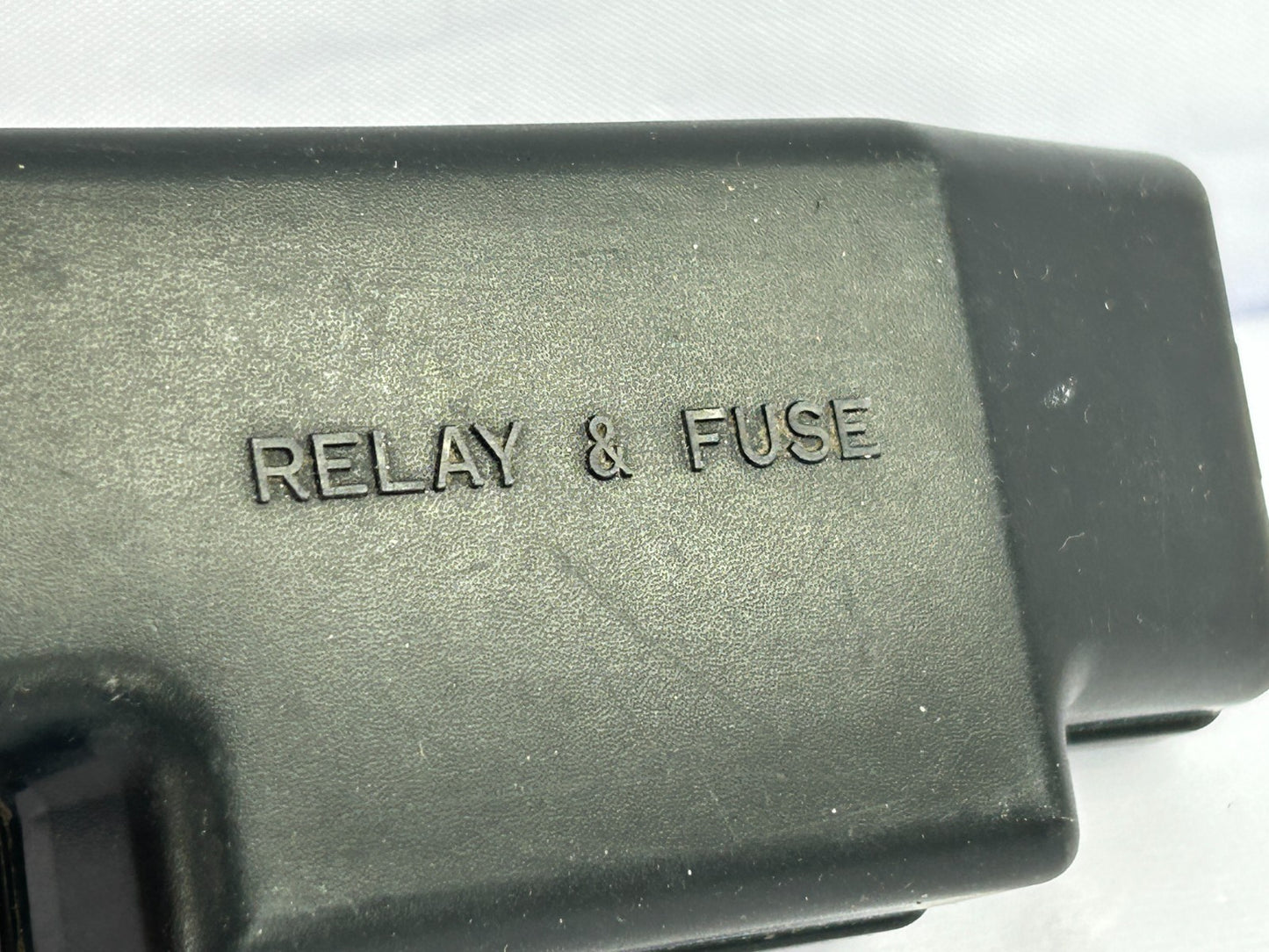 2001-2003 Toyota Sienna CE Relay Junction Fuse Box Cover Upper Lid OEM