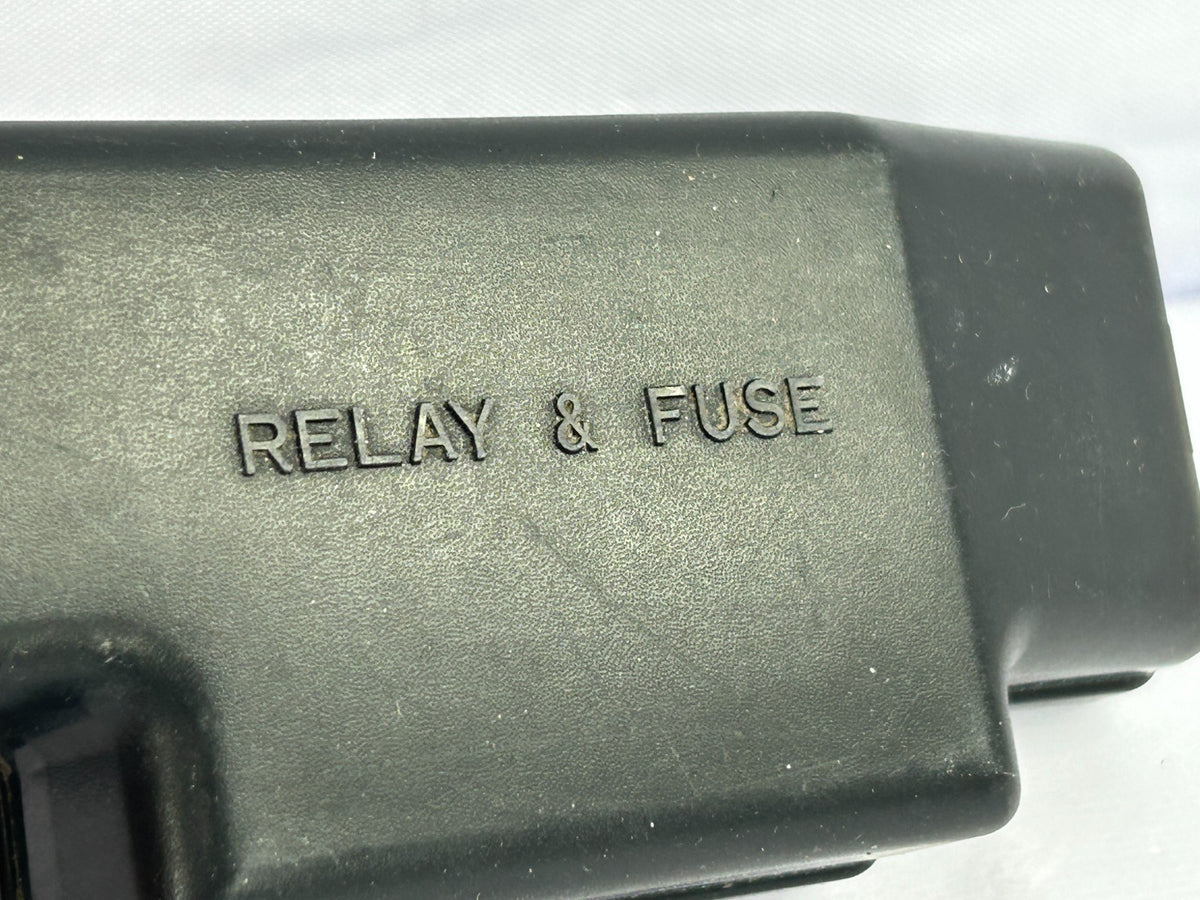 01-03 Toyota Sienna CE Relay Junction Fuse Box Cover Upper Lid OEM 82672-06160