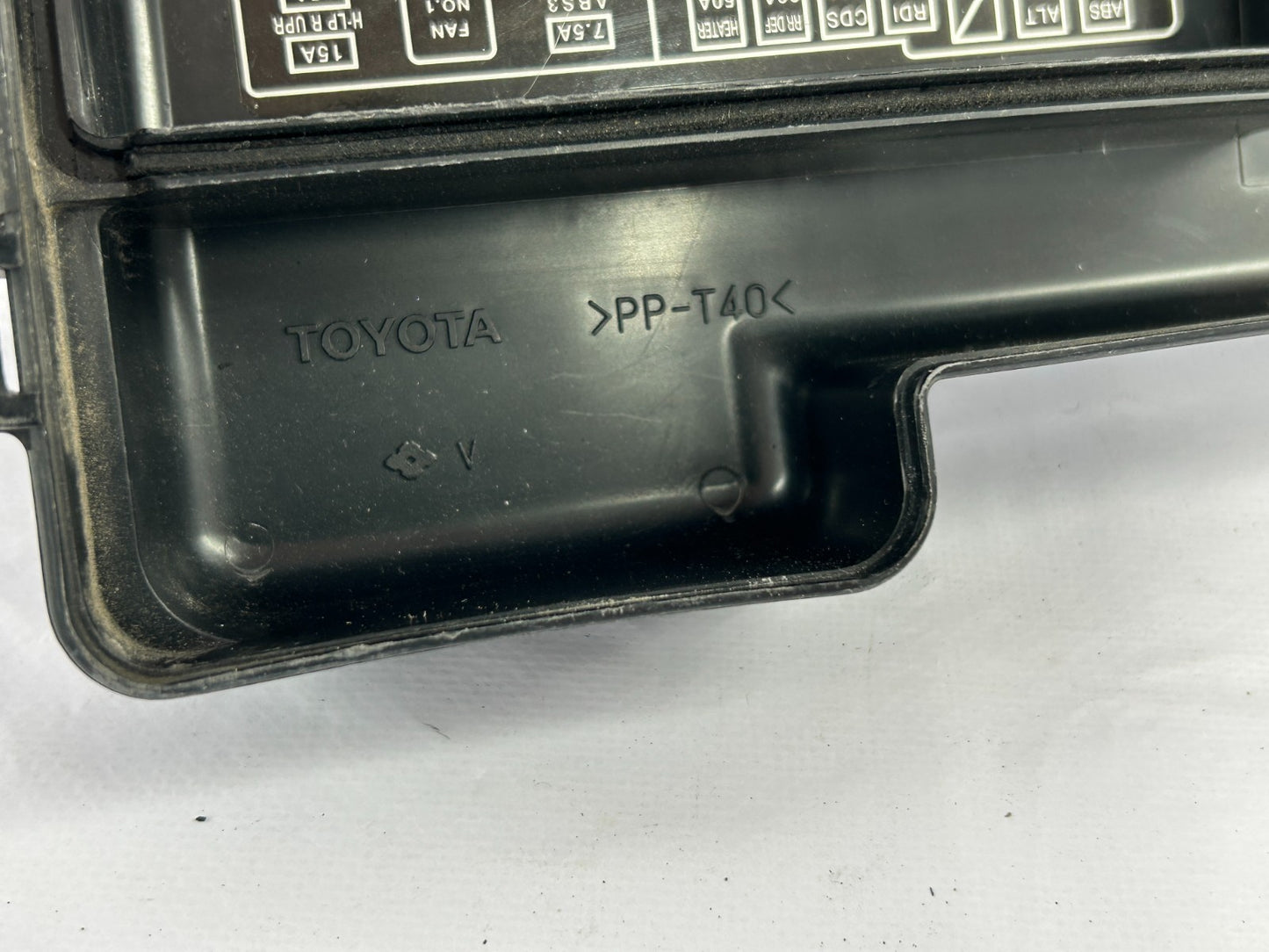 1999-2003 Lexus RX300 Under Hood Fuse Relay Box Top Cover Lid OEM 82672-48010