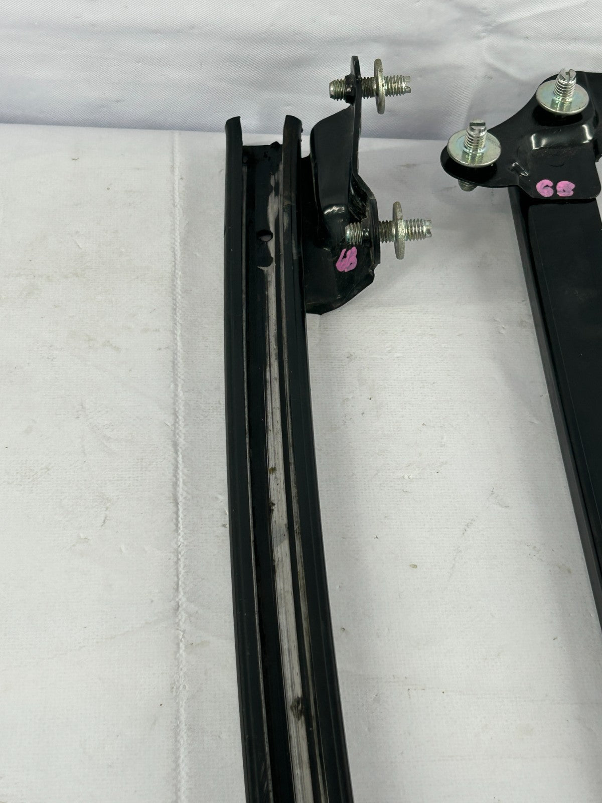 05-09 Subaru Outback Front Right Door Window Sash Track Set of 2 OEM 61240AG100