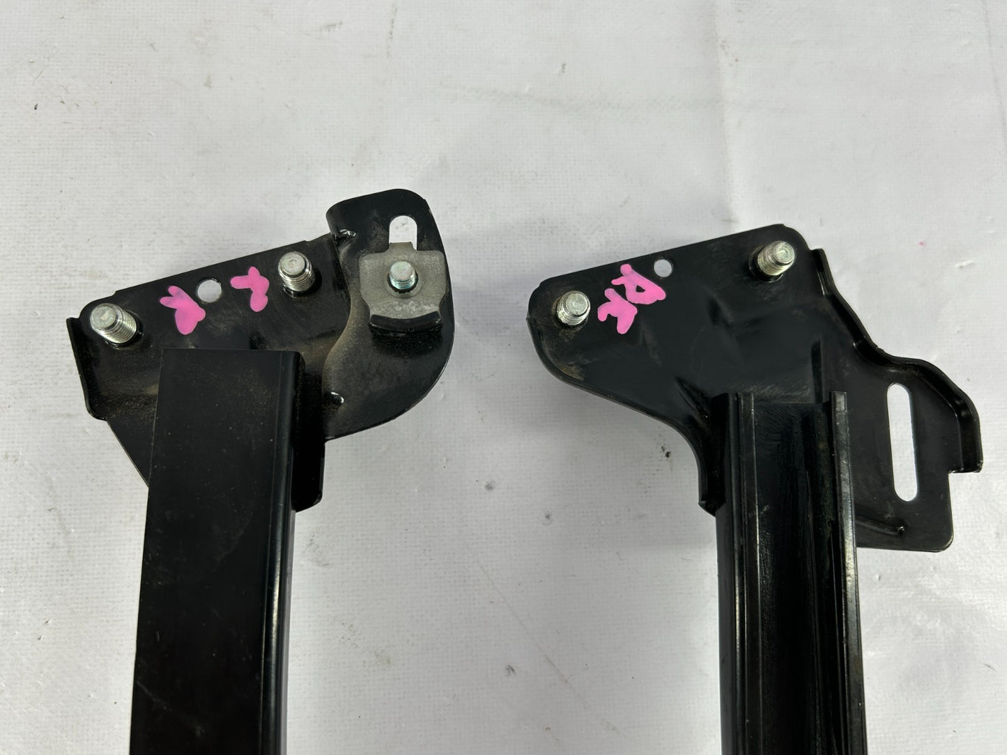 05-09 Subaru Outback Rear Right Door Window Sash Track Set of 2 OEM 62240AG120