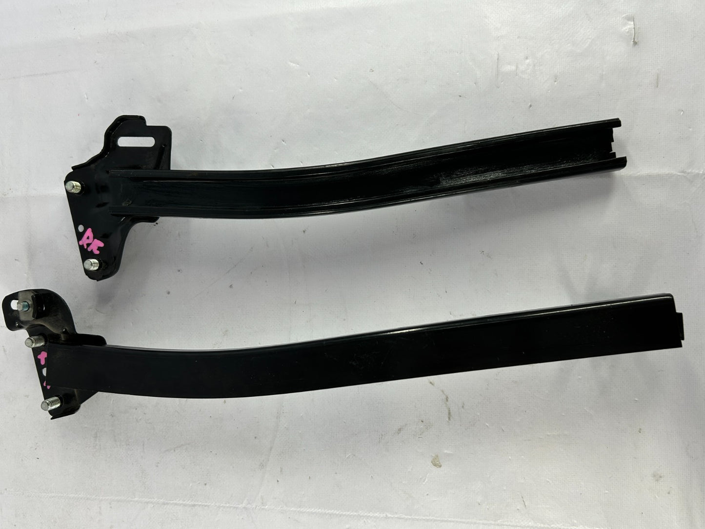 05-09 Subaru Outback Rear Right Door Window Sash Track Set of 2 OEM 62240AG120