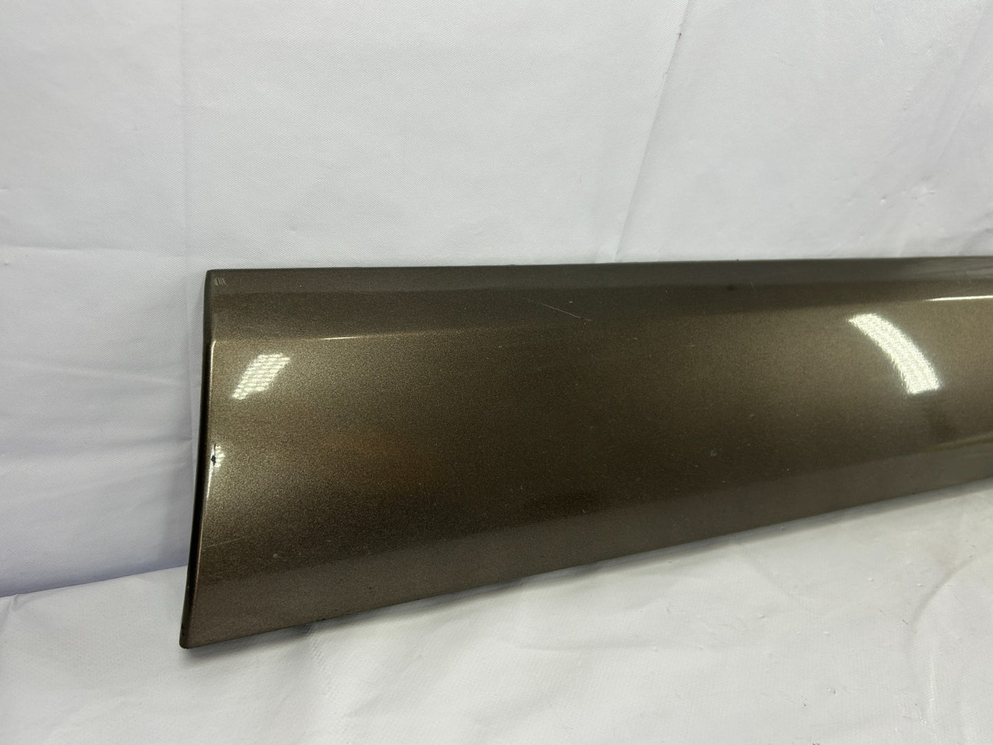 2005-2009 Subaru Legacy Outback Front Right Door Lower Molding C2L 91112AG28ANN