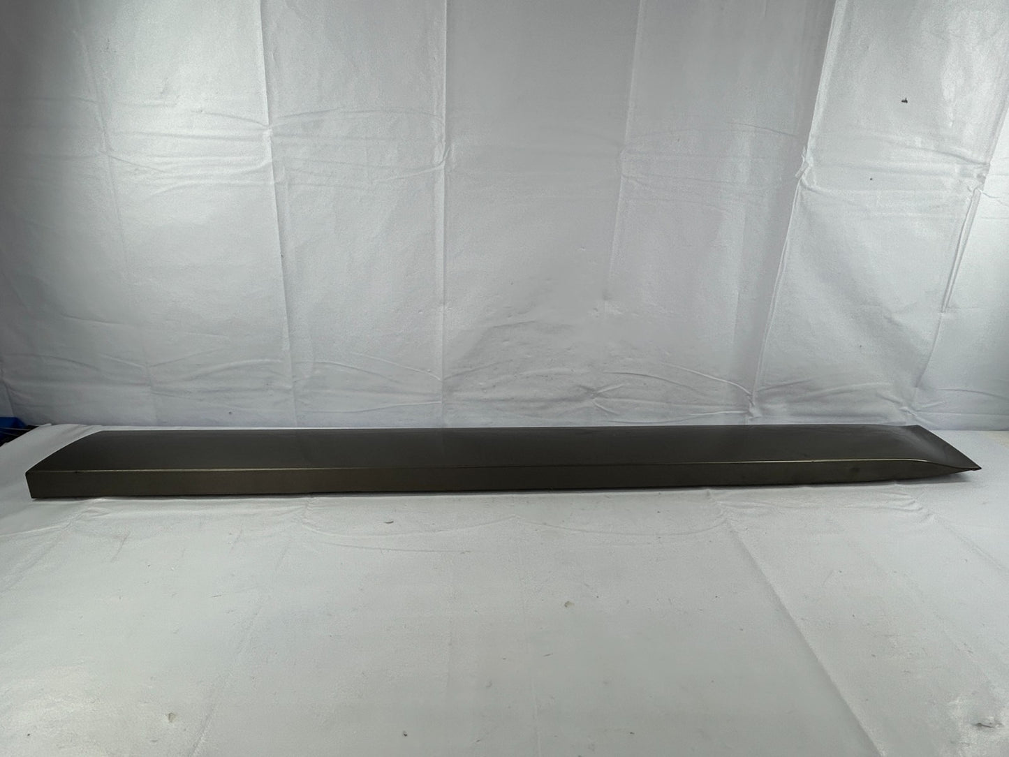 2005-2009 Subaru Legacy Outback Front Right Door Lower Molding C2L 91112AG28ANN