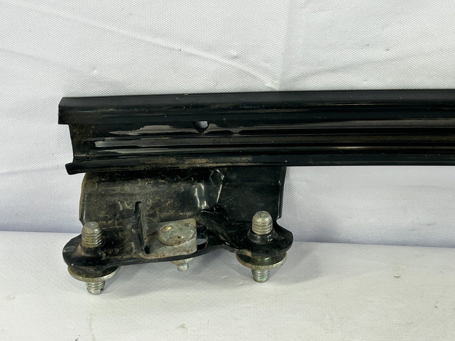 2005-2009 Subaru Outback Front Left Window Guide Sash Track OEM 61240AG110