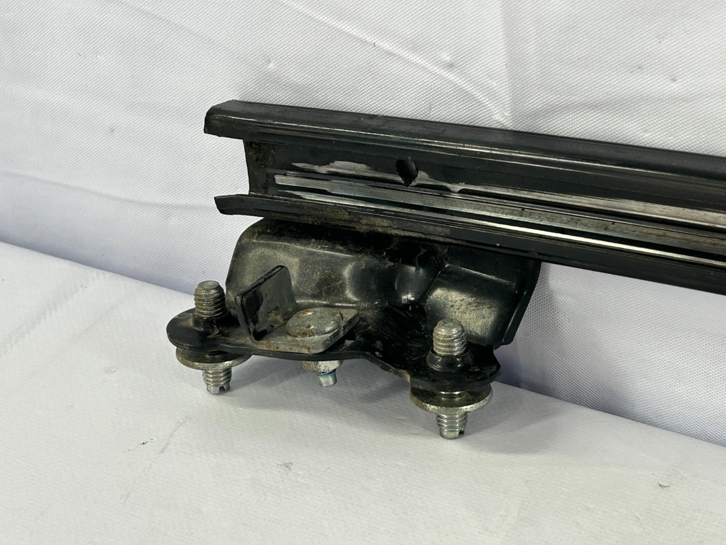 2005-2009 Subaru Outback Front Left Window Guide Sash Track OEM 61240AG110