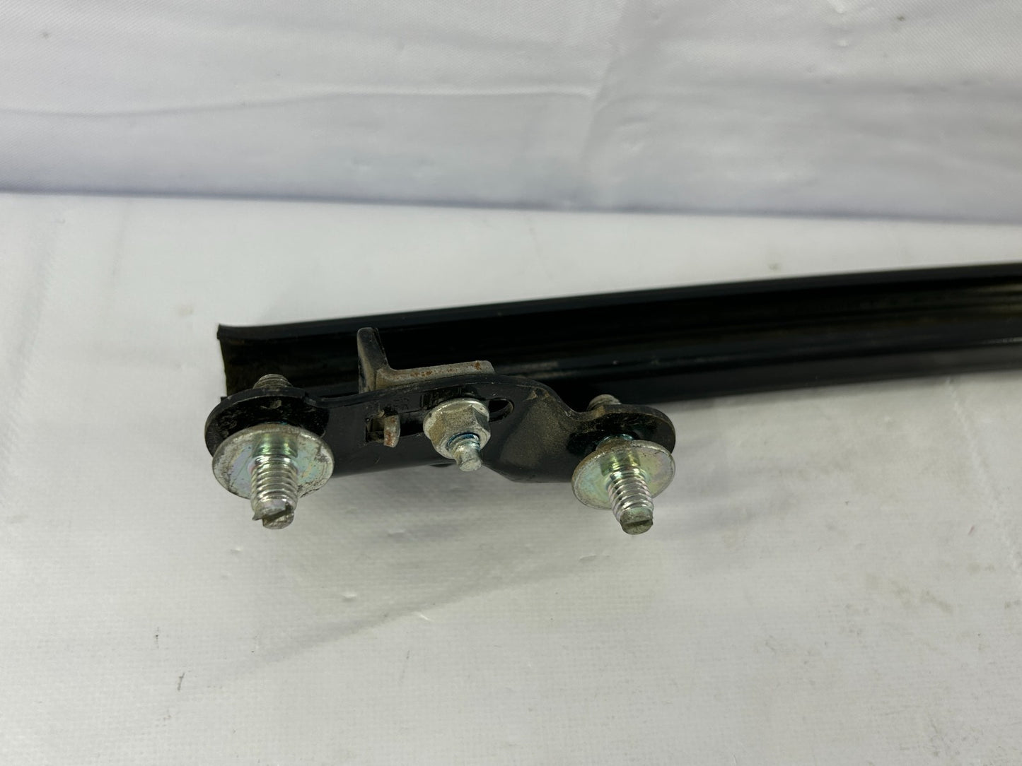 2005-2009 Subaru Outback Front Left Window Guide Sash Track OEM 61240AG110