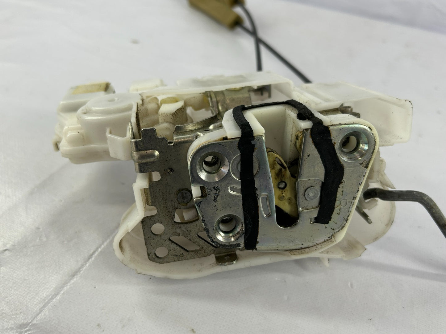 2005-2009 Subaru Outback Front Right Door Lock Latch Actuator OEM 61031AG17B