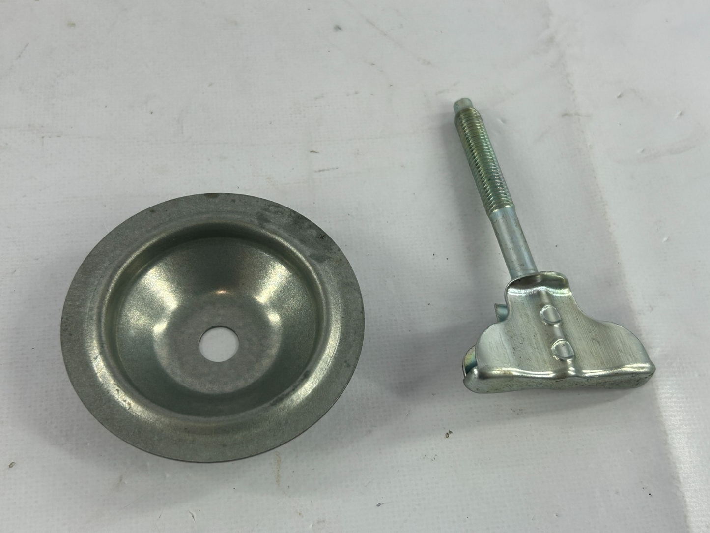 00-14 Subaru Outback Spare Tire Wheel Retainer Bolt Carrier & Cap OEM 97052AE00