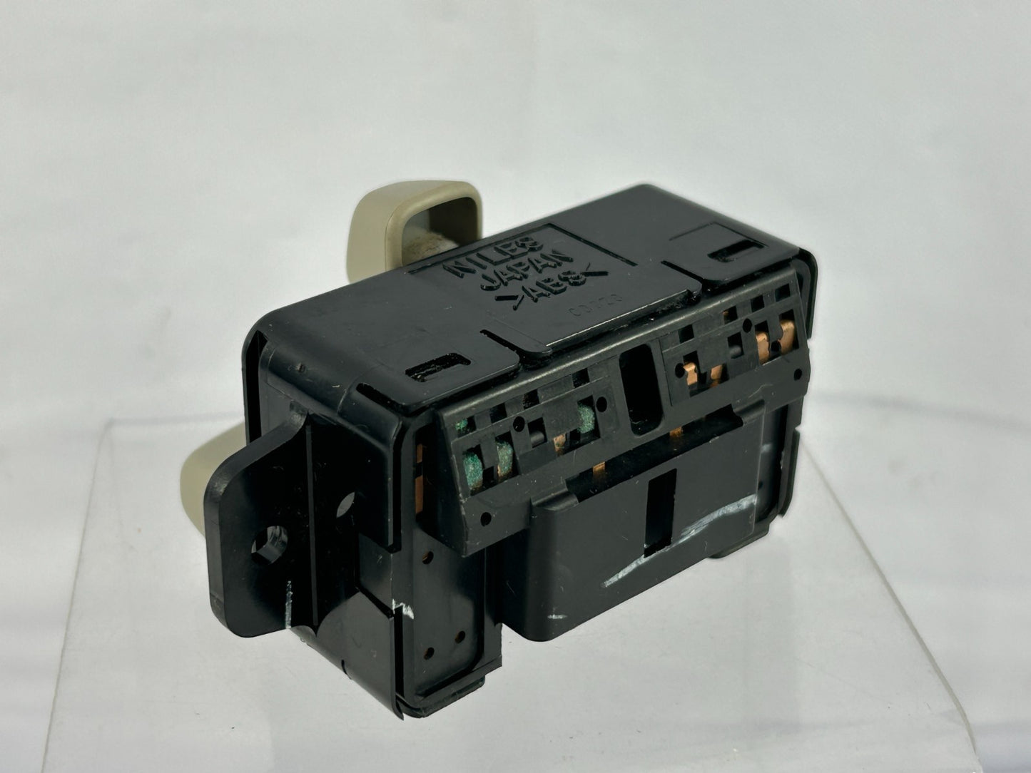 2005-2009 Subaru Outback Left Side 8 Way Power Seat Switch Beige OEM 64176AE10A