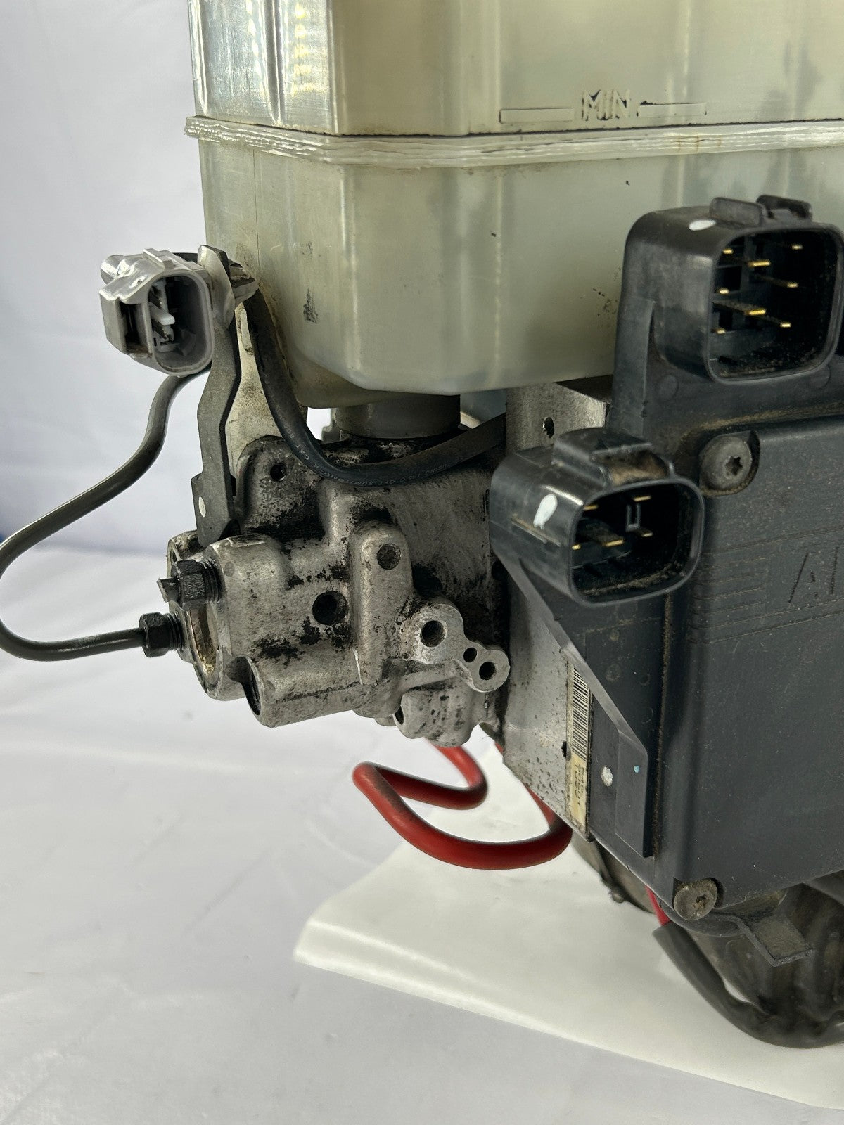 1998-2000 Toyota Land Cruiser Brake ABS Pump Master Cylinder 47050-60010 OEM