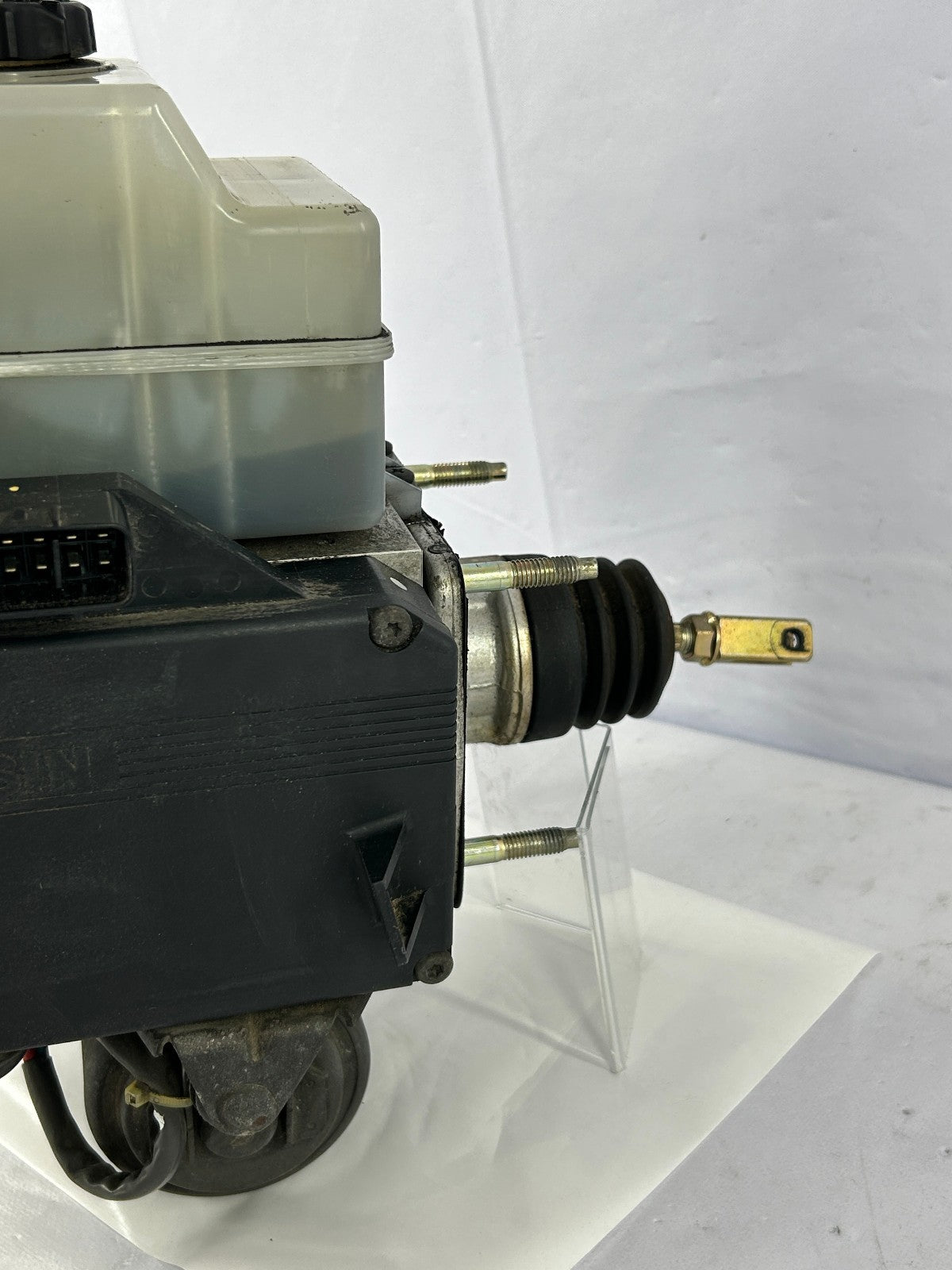 1998-2000 Toyota Land Cruiser Brake ABS Pump Master Cylinder 47050-60010 OEM