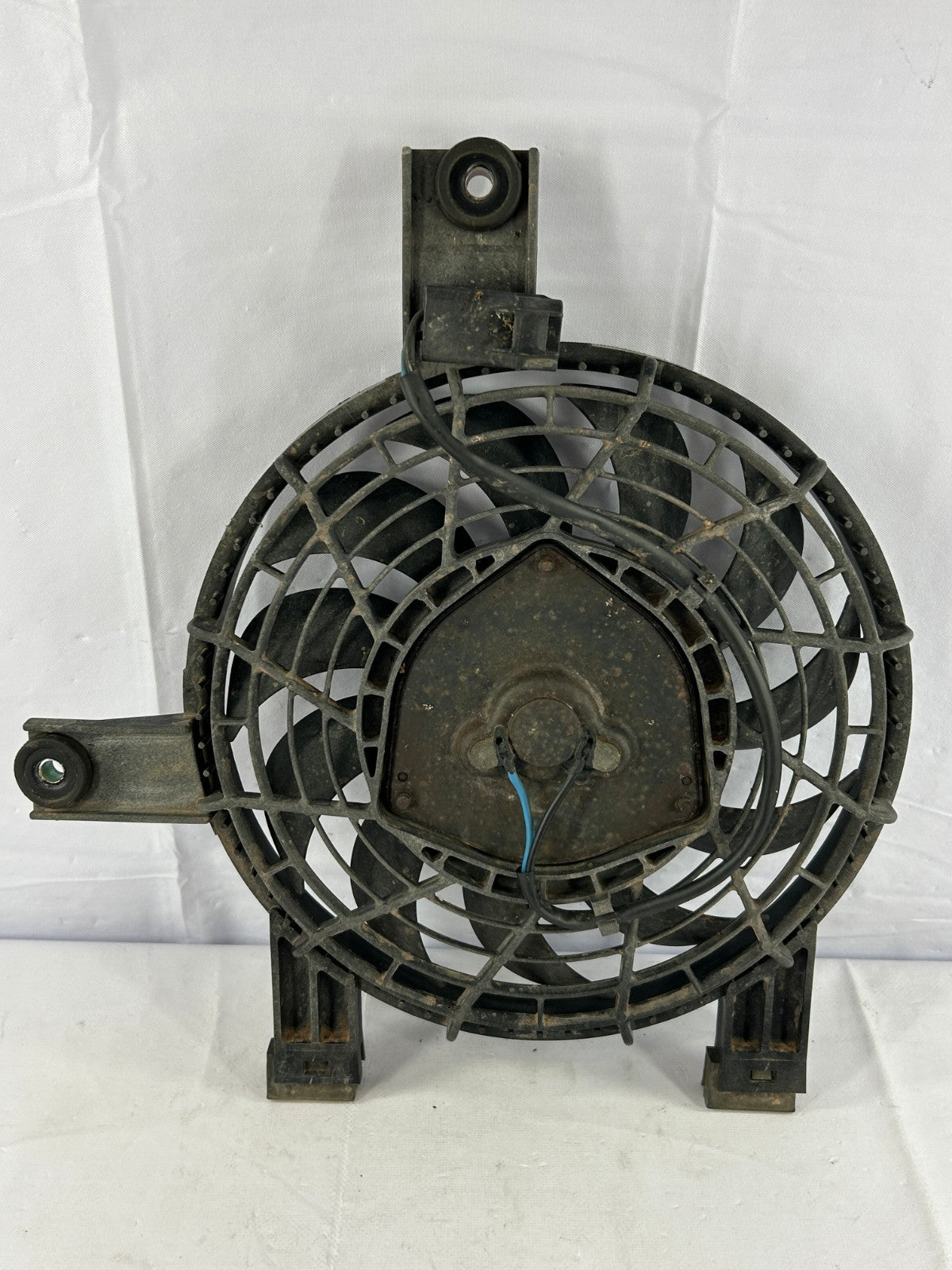 98-03 Toyota Land Cruiser Front Blower Assembly Fan Motor Shroud OEM 88590-60030
