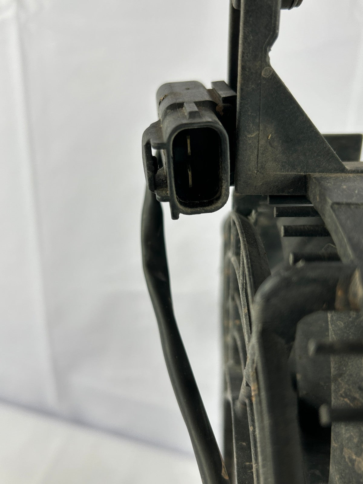 98-03 Toyota Land Cruiser Front Blower Assembly Fan Motor Shroud OEM 88590-60030