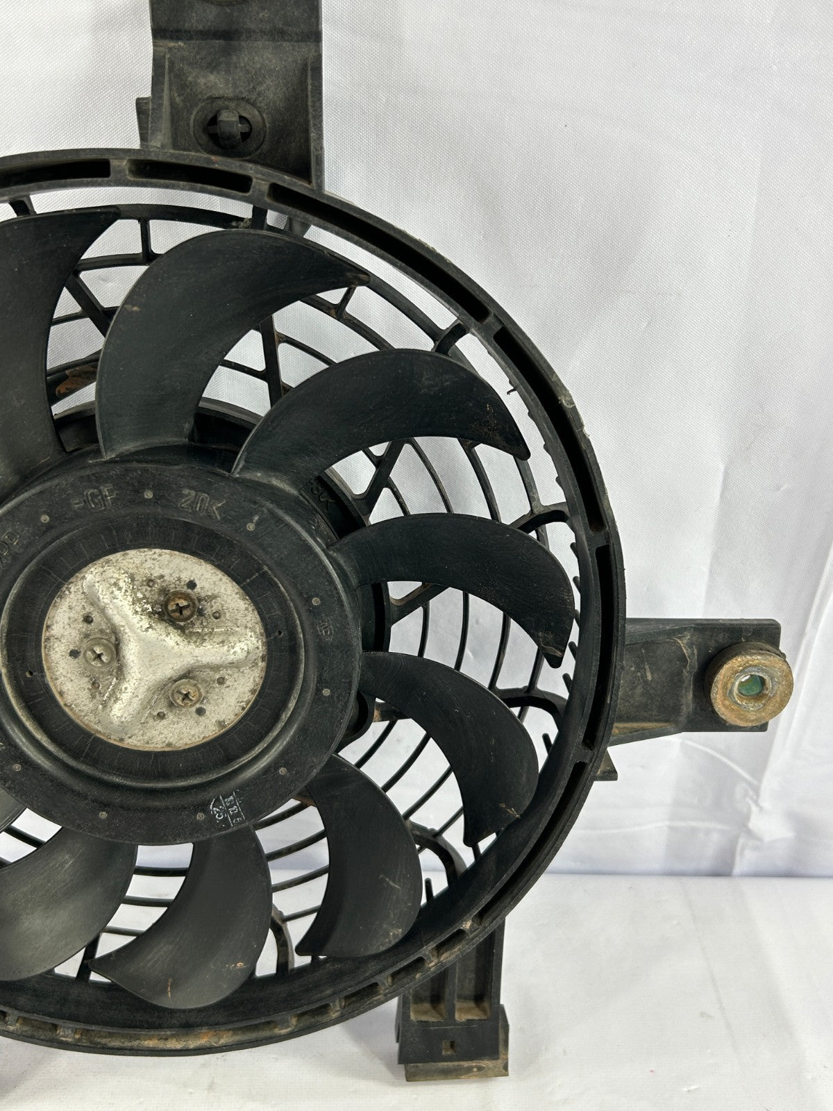 98-03 Toyota Land Cruiser Front Blower Assembly Fan Motor Shroud OEM 88590-60030