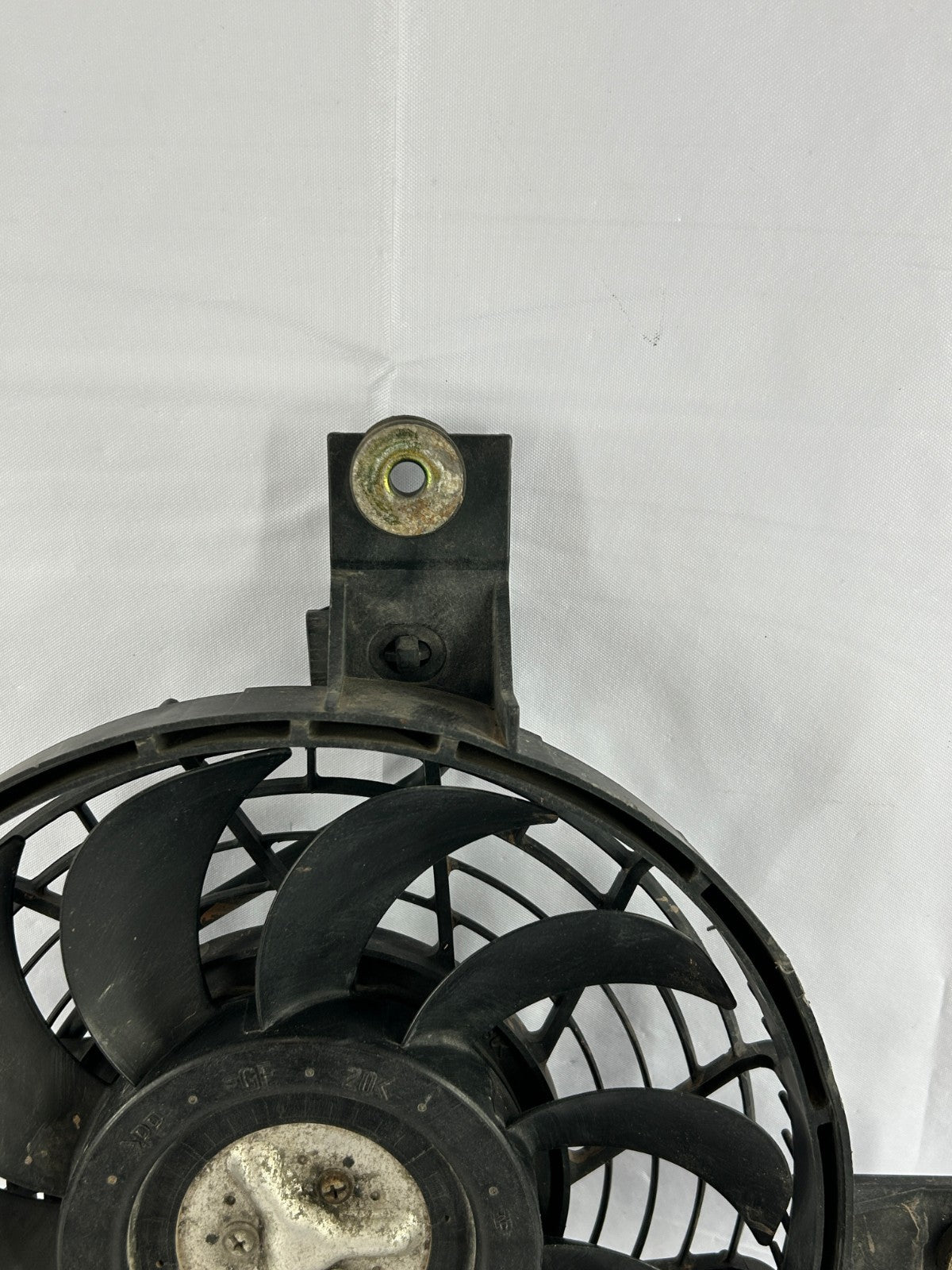 98-03 Toyota Land Cruiser Front Blower Assembly Fan Motor Shroud OEM 88590-60030