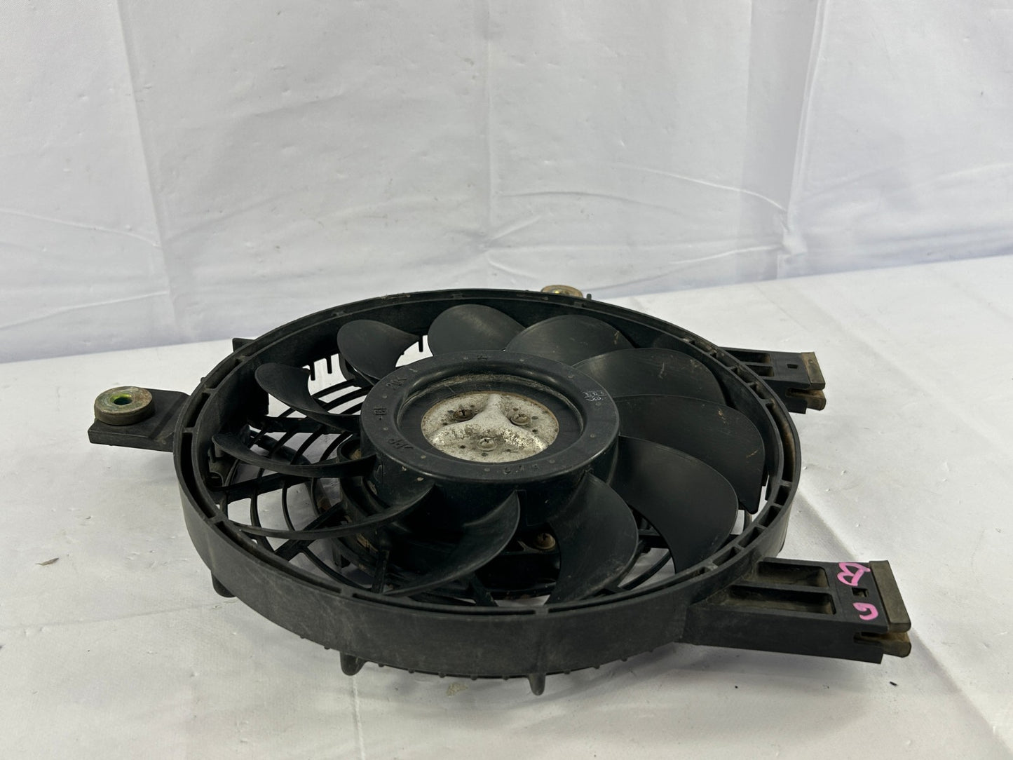 98-03 Toyota Land Cruiser Front Blower Assembly Fan Motor Shroud OEM 88590-60030