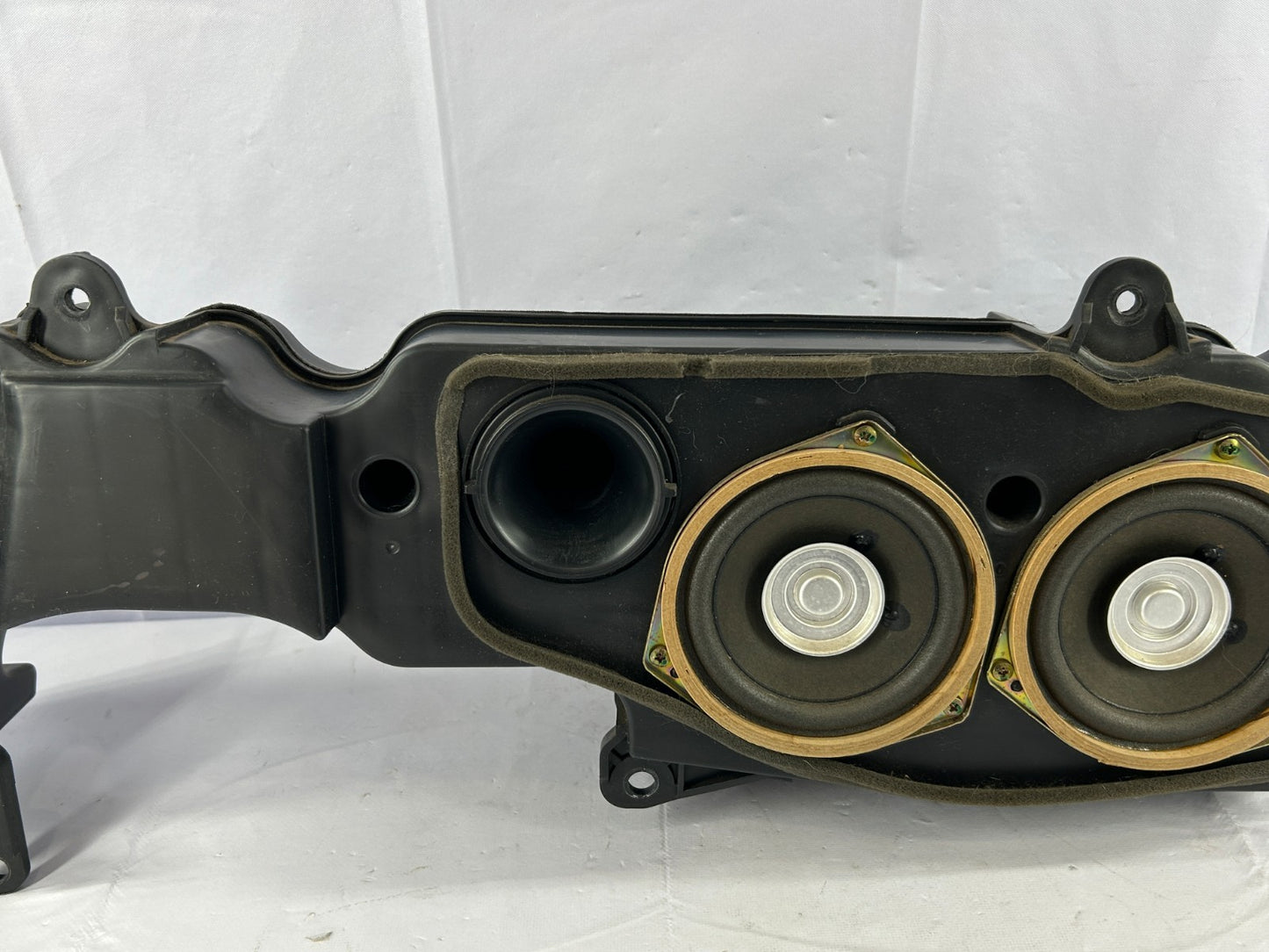 1998-2001 Toyota Land Cruiser Rear Audio Subwoofer Speaker OEM 86150-60040
