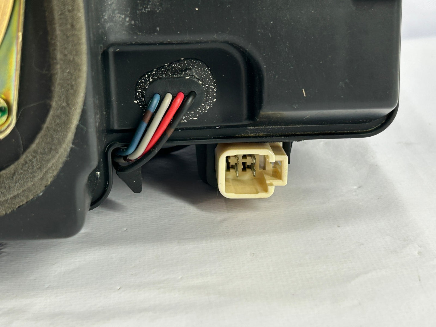 1998-2001 Toyota Land Cruiser Rear Audio Subwoofer Speaker OEM 86150-60040