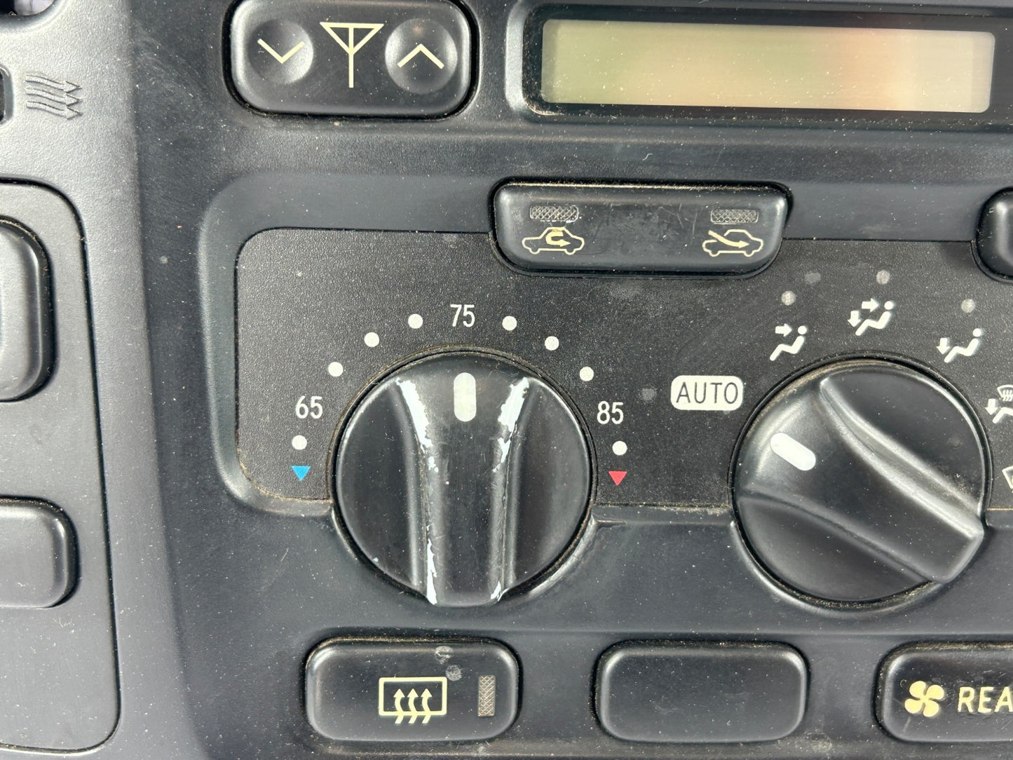 1999-2003 Toyota Land Cruiser Heater A/C Climate Control Assembly OEM 88650-6040