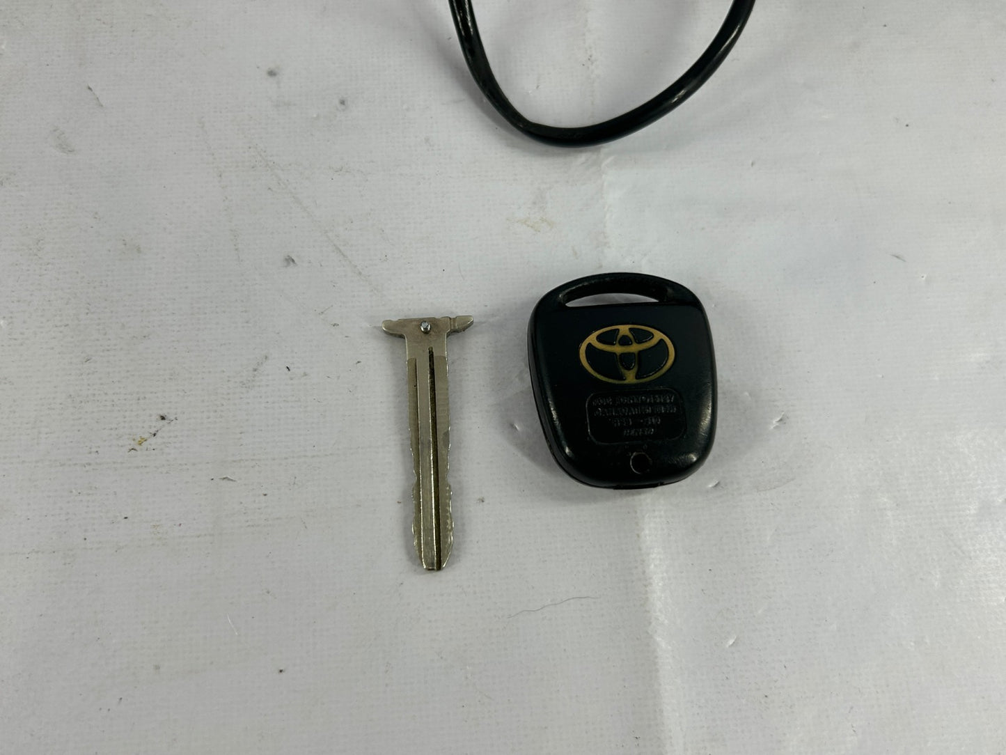 98-07 Toyota Land Cruiser Front Right & Left Exterior Door Handles with Key OEM